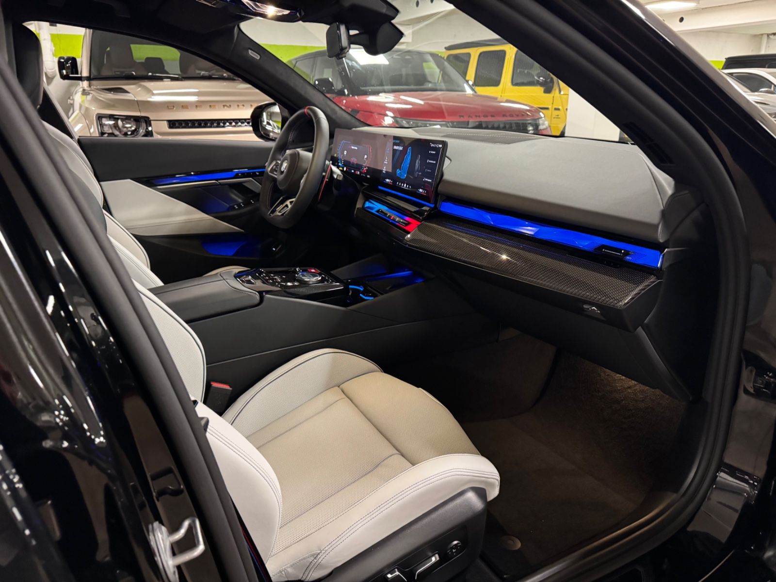 Fahrzeugabbildung BMW M5 ULTIMATE CERAMIC CARBON-INT&EXT B&W FULLOPT!