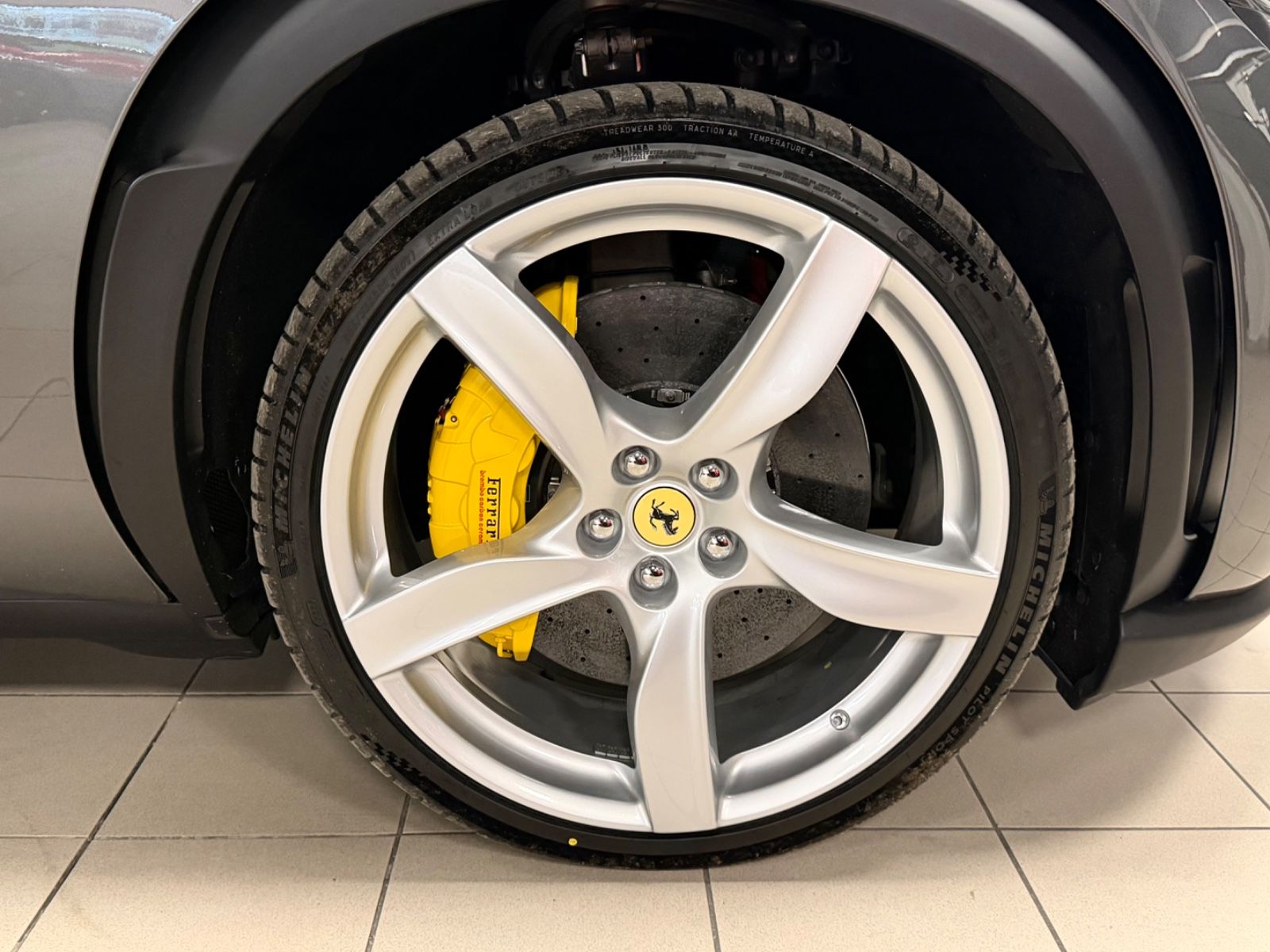 Fahrzeugabbildung Ferrari PUROSANGUE CARBON MASSAGE PANO PR26 LIFT READY!