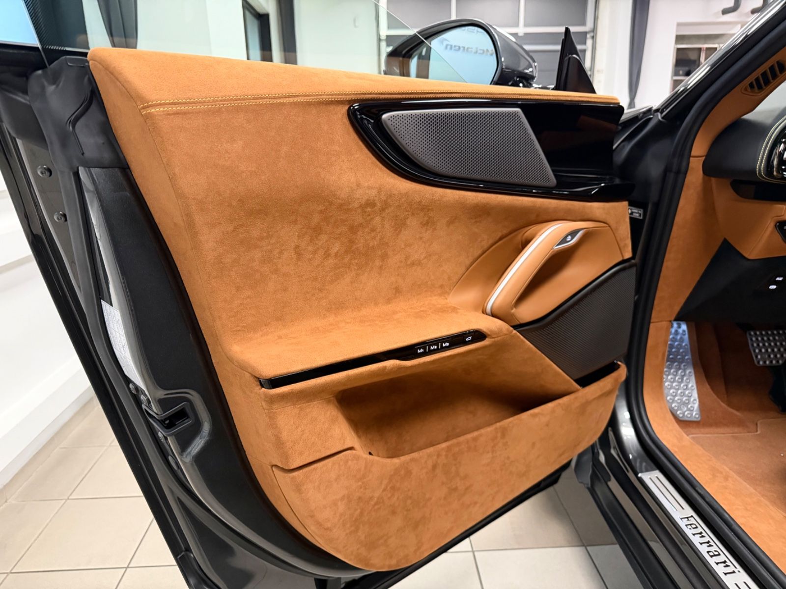 Fahrzeugabbildung Ferrari PUROSANGUE CARBON MASSAGE PANO PR26 LIFT READY!