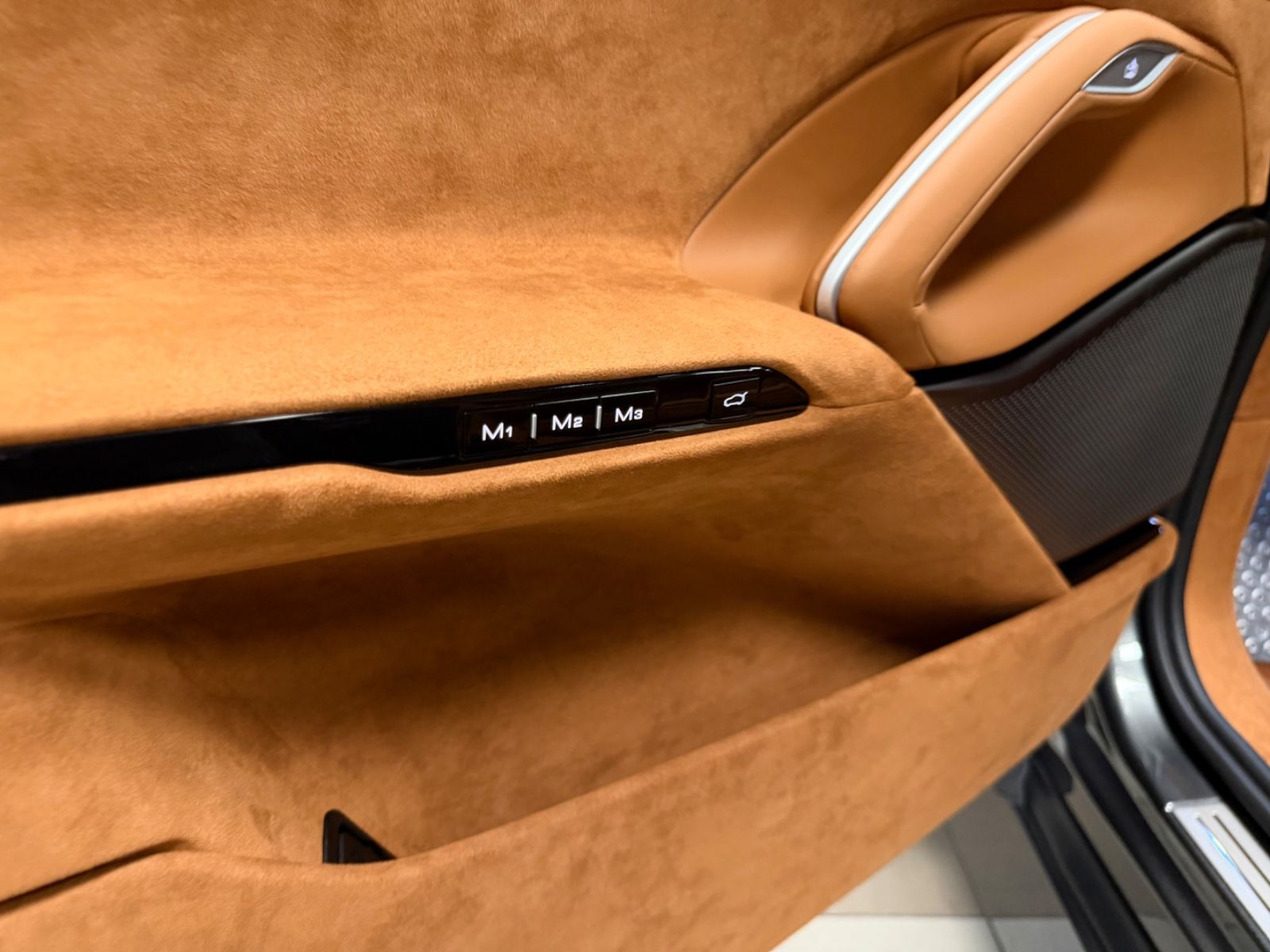 Fahrzeugabbildung Ferrari PUROSANGUE CARBON MASSAGE PANO PR26 LIFT READY!