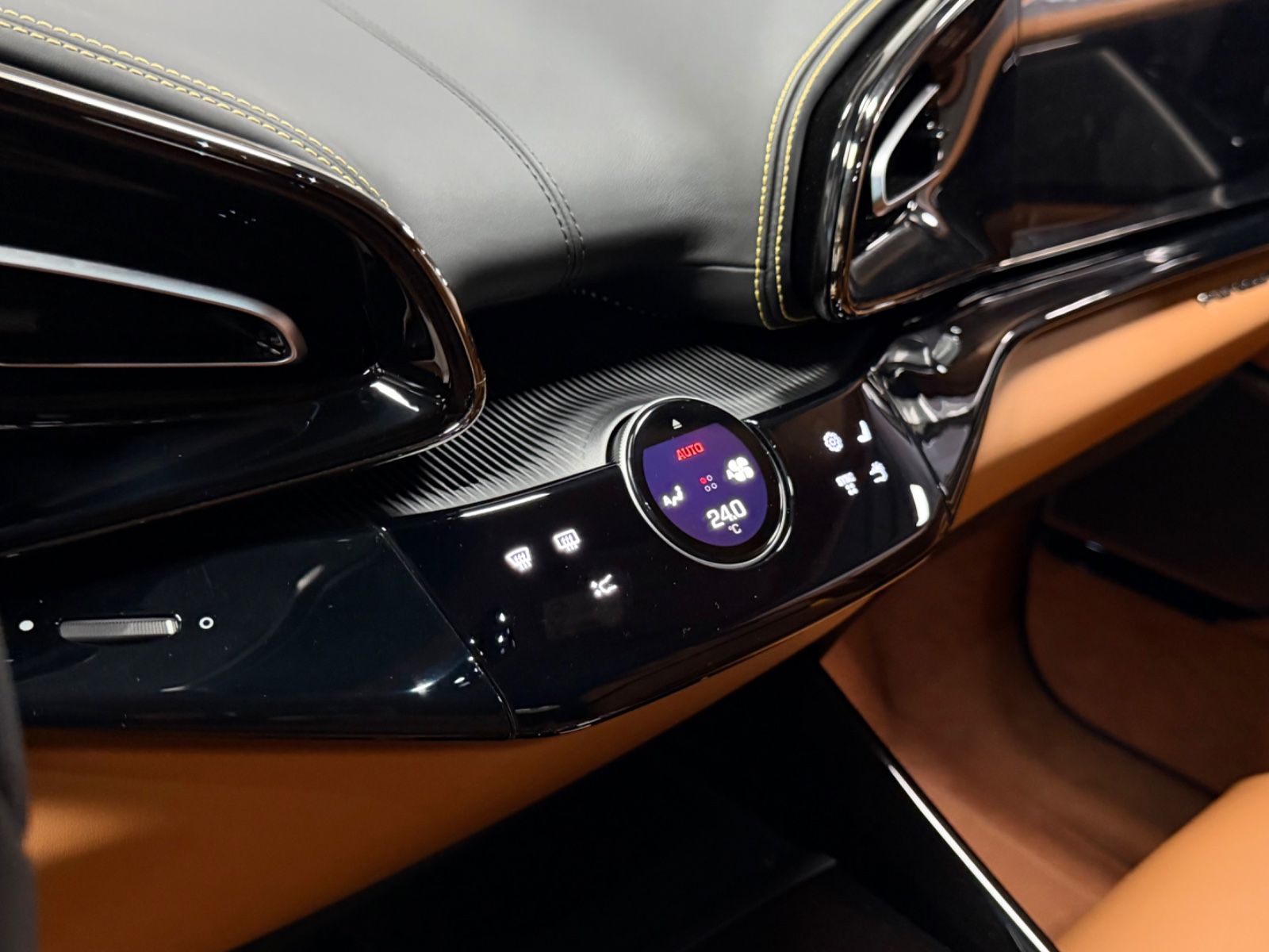 Fahrzeugabbildung Ferrari PUROSANGUE CARBON MASSAGE PANO PR26 LIFT READY!