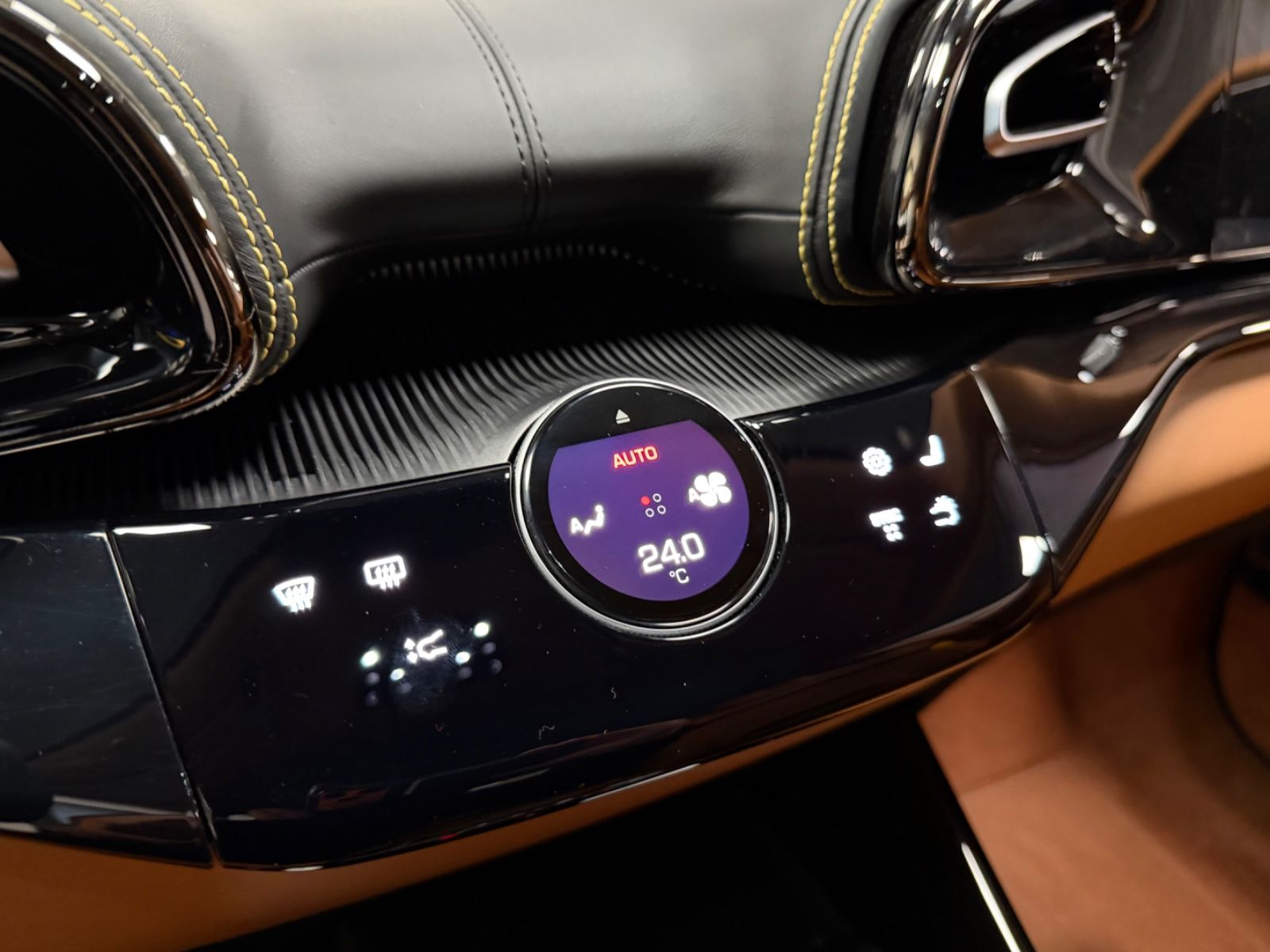 Fahrzeugabbildung Ferrari PUROSANGUE CARBON MASSAGE PANO PR26 LIFT READY!