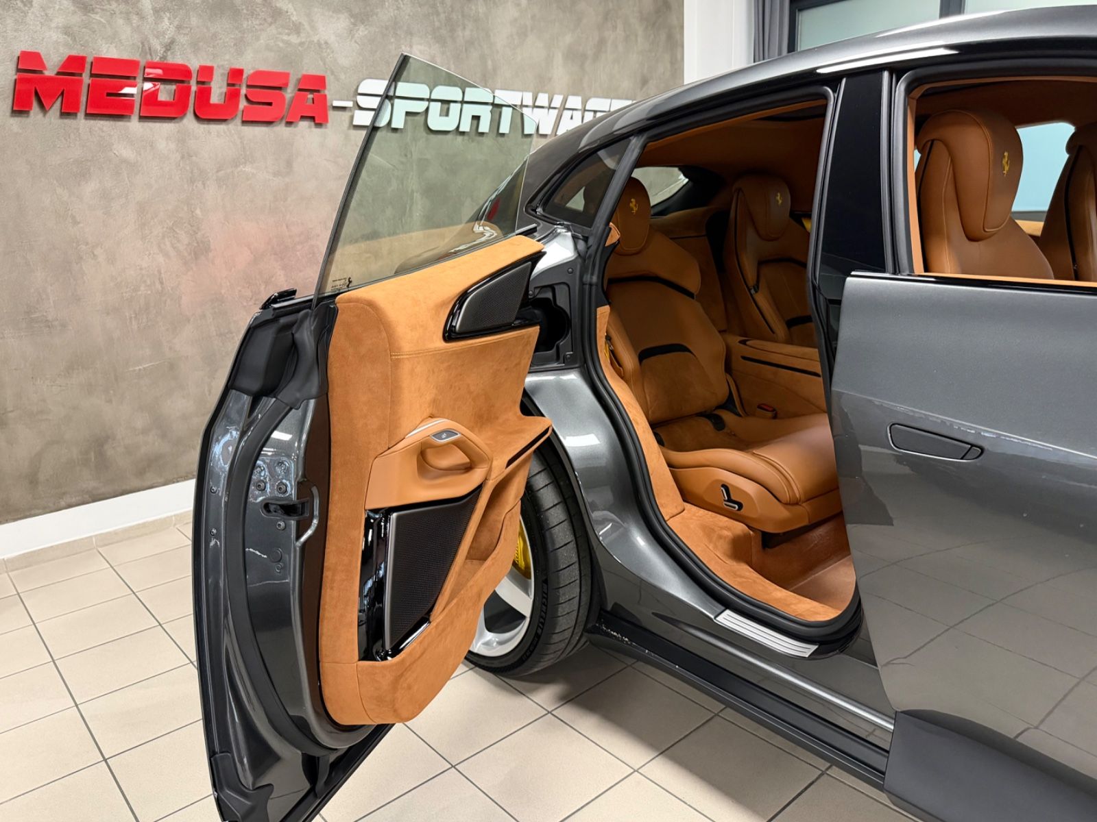 Fahrzeugabbildung Ferrari PUROSANGUE CARBON MASSAGE PANO PR26 LIFT READY!