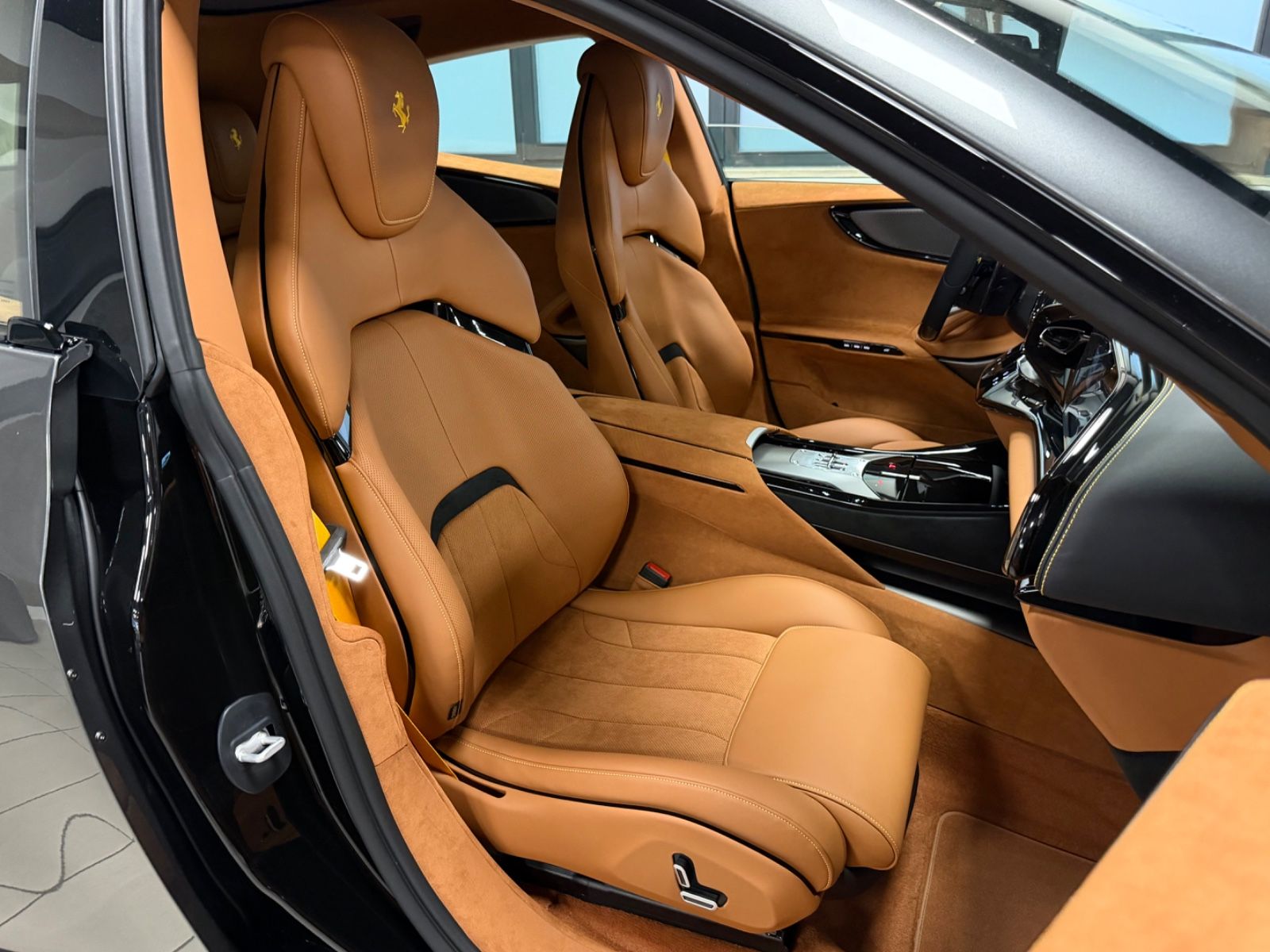 Fahrzeugabbildung Ferrari PUROSANGUE CARBON MASSAGE PANO PR26 LIFT READY!