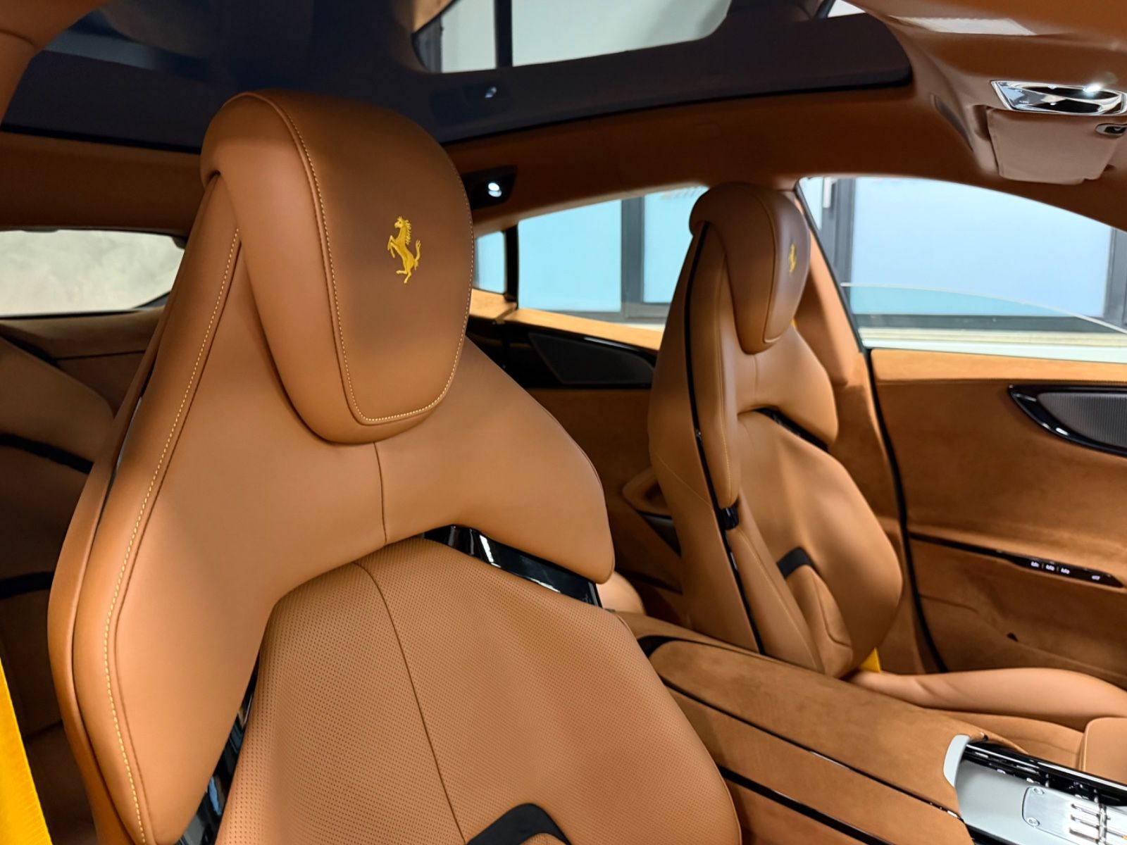 Fahrzeugabbildung Ferrari PUROSANGUE CARBON MASSAGE PANO PR26 LIFT READY!