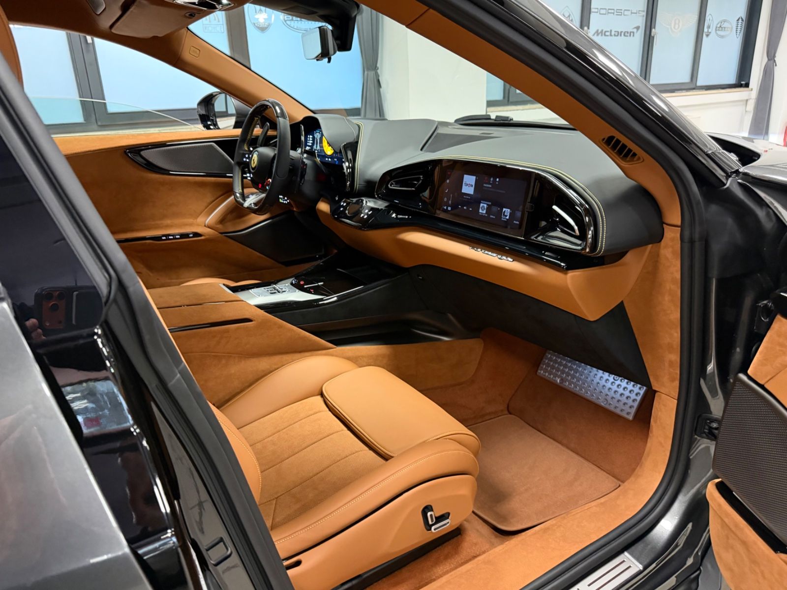 Fahrzeugabbildung Ferrari PUROSANGUE CARBON MASSAGE PANO PR26 LIFT READY!