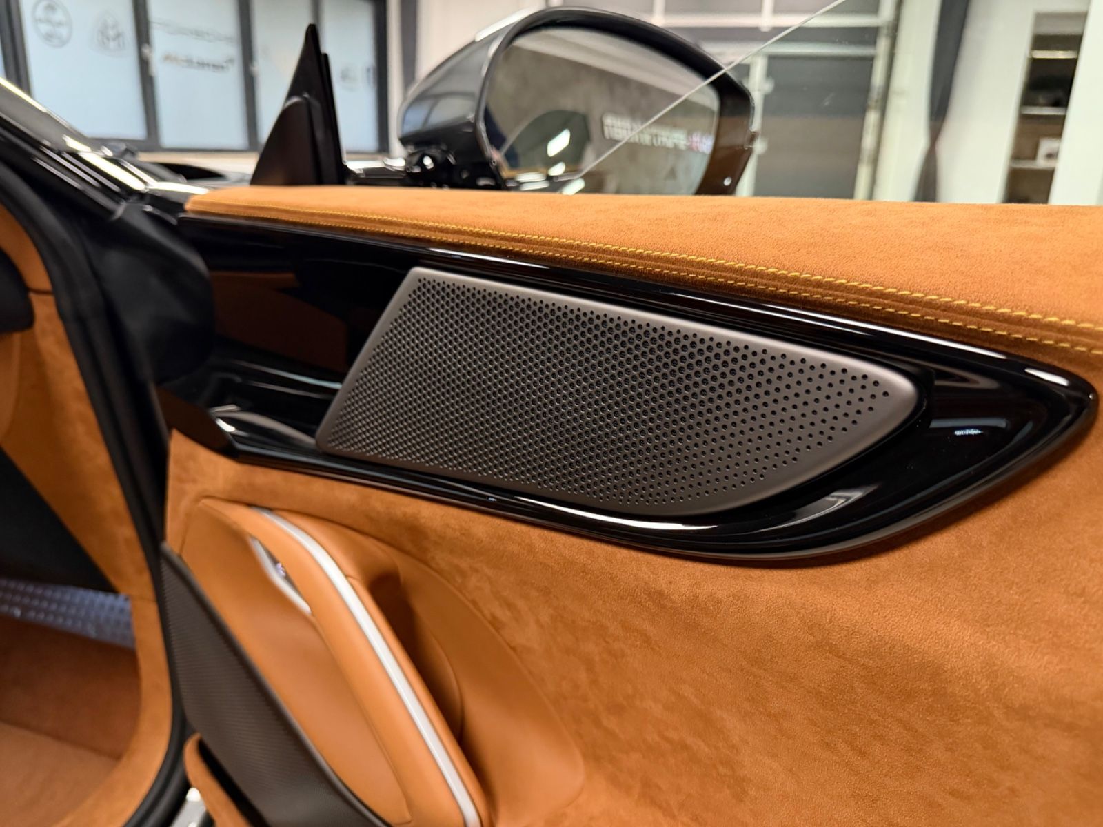 Fahrzeugabbildung Ferrari PUROSANGUE CARBON MASSAGE PANO PR26 LIFT READY!