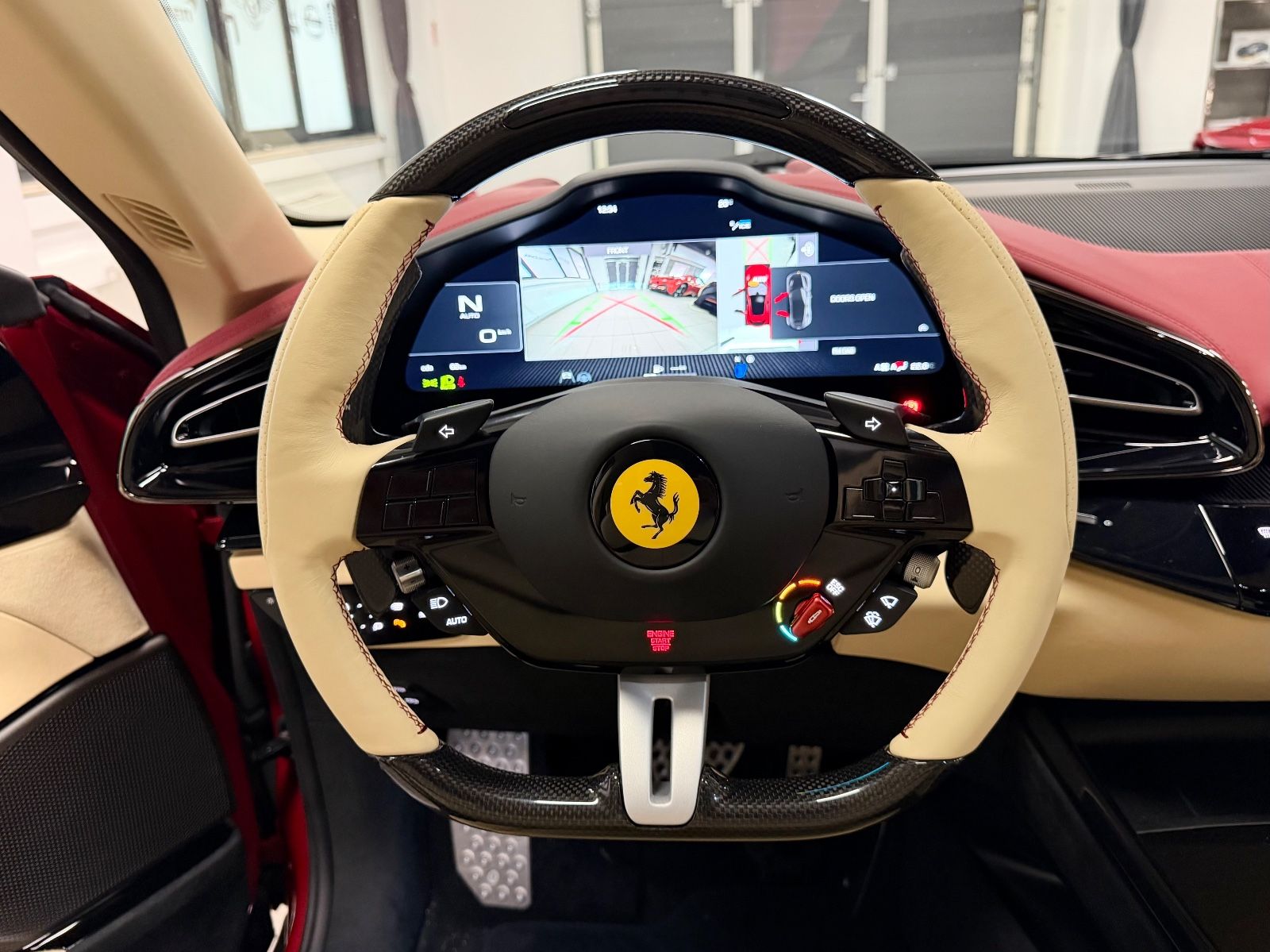 Fahrzeugabbildung Ferrari PUROSANGUE V12 RED EXT CREMA INT CARBON FULLOPT!