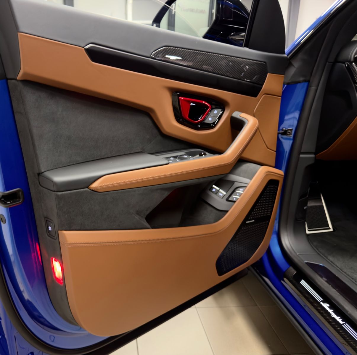 Fahrzeugabbildung Lamborghini URUS SE CARBON B&O MASSAGE PANO HEADUP FULLOPT!!