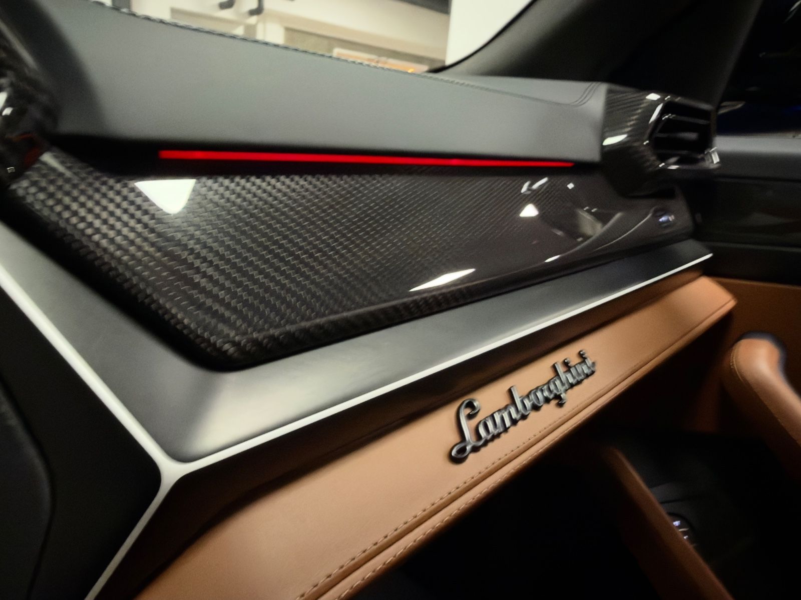 Fahrzeugabbildung Lamborghini URUS SE CARBON B&O MASSAGE PANO HEADUP FULLOPT!!