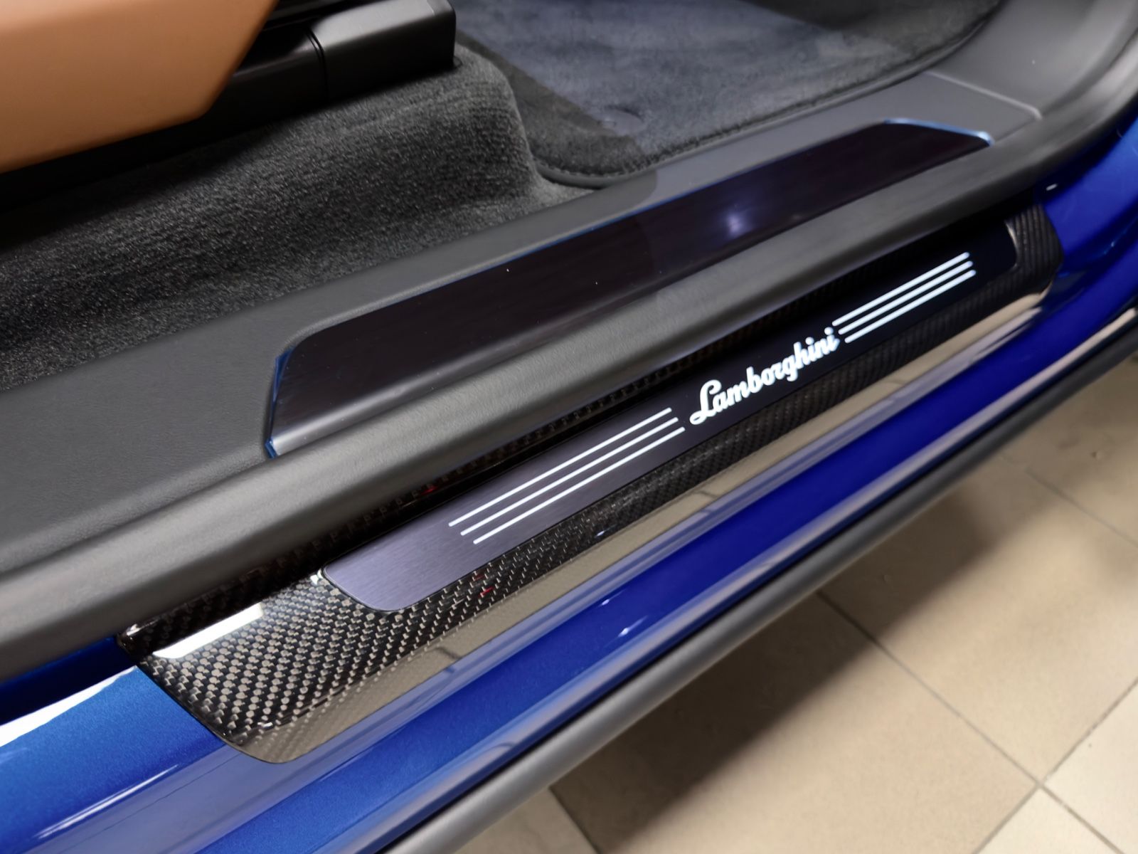 Fahrzeugabbildung Lamborghini URUS SE CARBON B&O MASSAGE PANO HEADUP FULLOPT!!