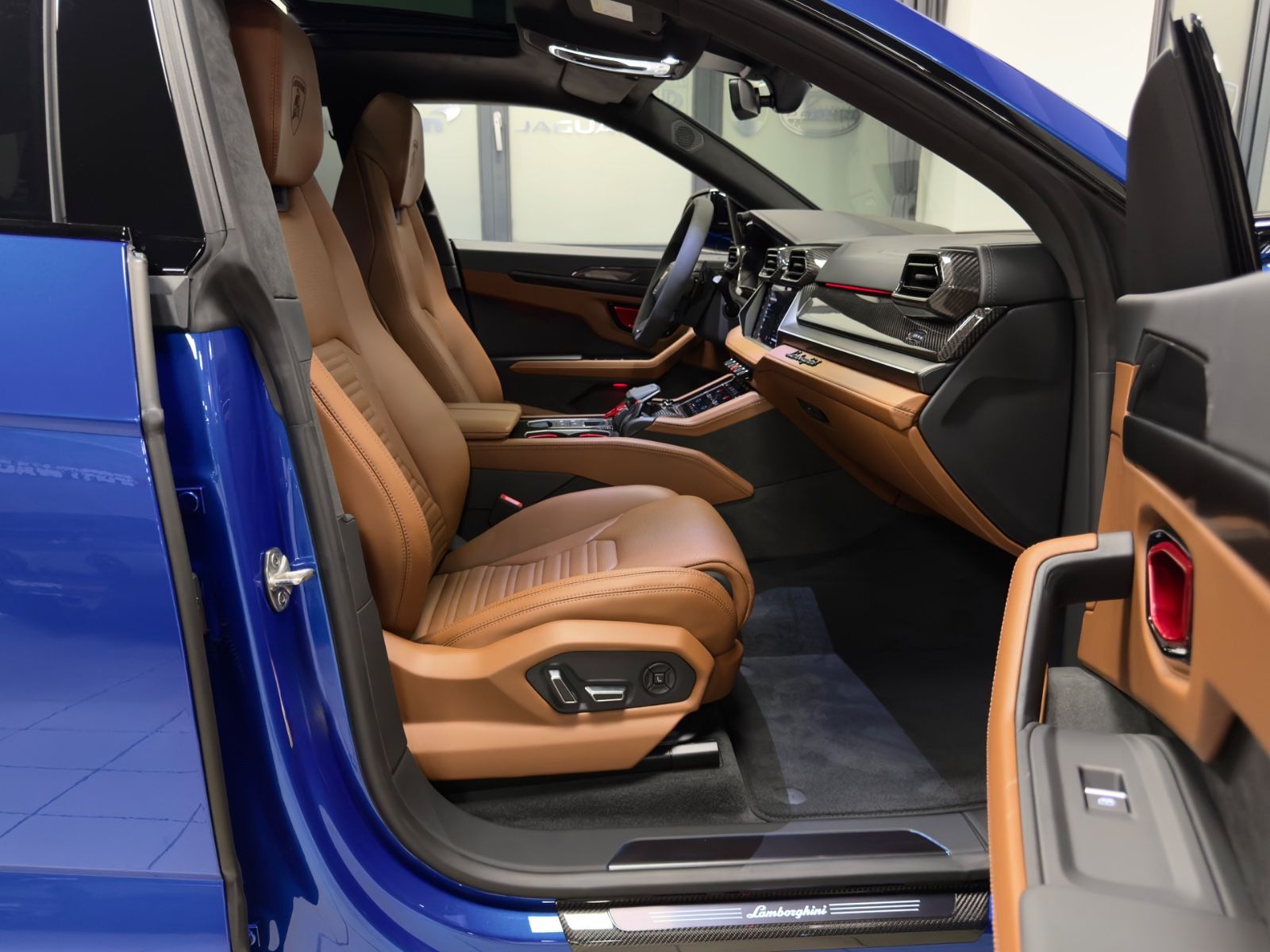 Fahrzeugabbildung Lamborghini URUS SE CARBON B&O MASSAGE PANO HEADUP FULLOPT!!