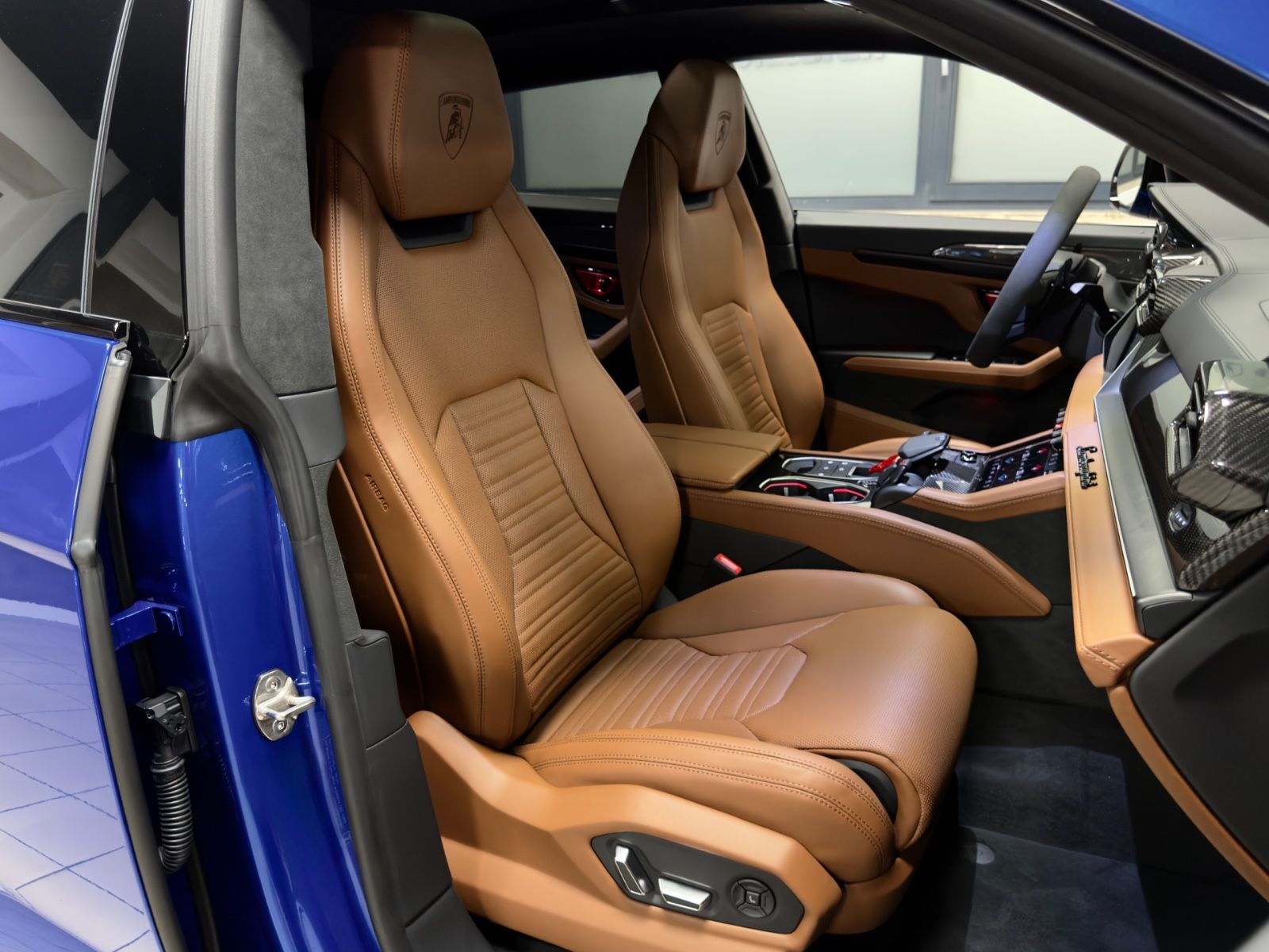 Fahrzeugabbildung Lamborghini URUS SE CARBON B&O MASSAGE PANO HEADUP FULLOPT!!