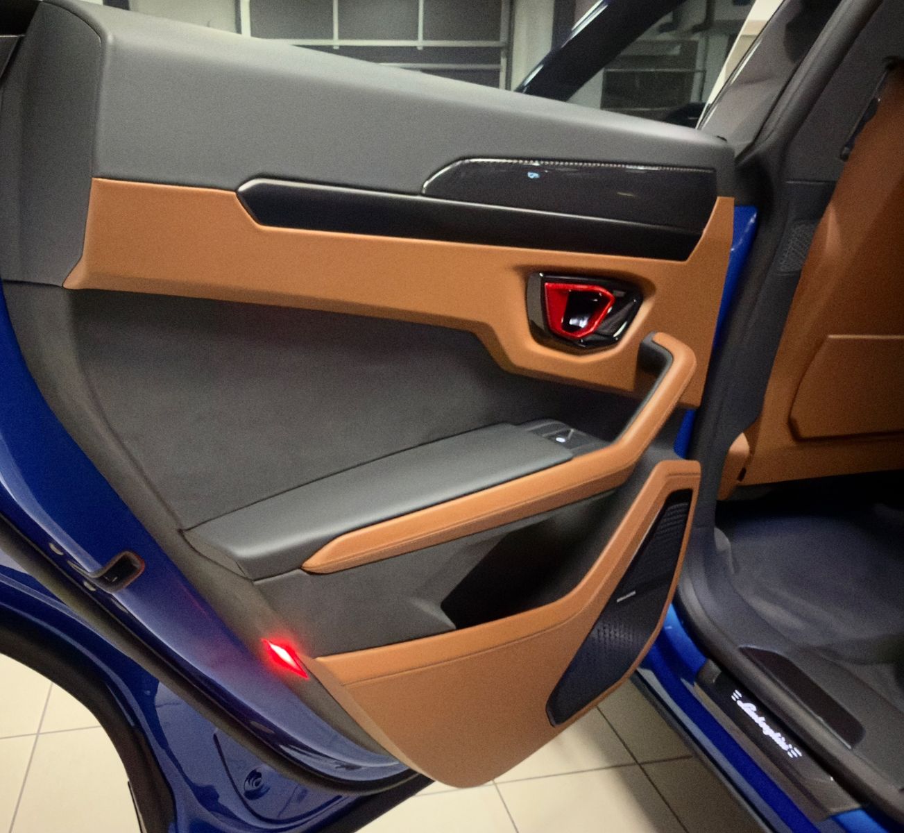 Fahrzeugabbildung Lamborghini URUS SE CARBON B&O MASSAGE PANO HEADUP FULLOPT!!