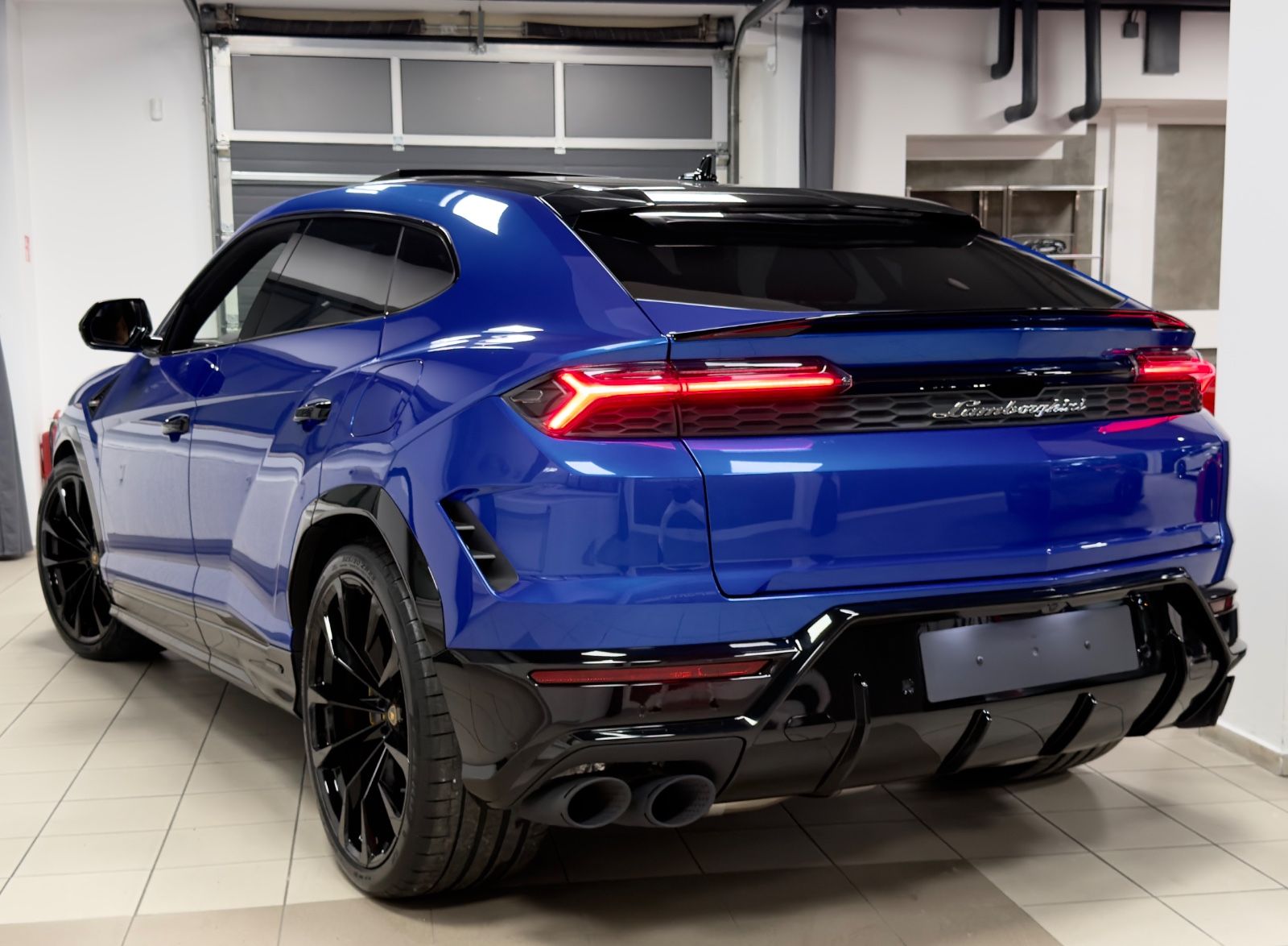 Fahrzeugabbildung Lamborghini URUS SE CARBON B&O MASSAGE PANO HEADUP FULLOPT!!
