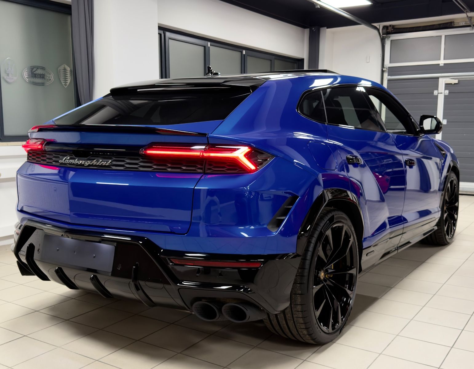 Fahrzeugabbildung Lamborghini URUS SE CARBON B&O MASSAGE PANO HEADUP FULLOPT!!