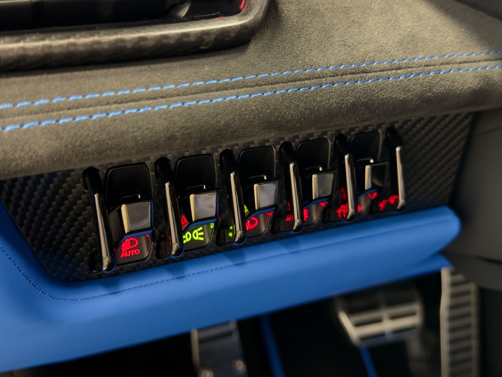 Fahrzeugabbildung Lamborghini HURACAN TECNICA CARBON EXT&INT SENSONUM FULLOPT!