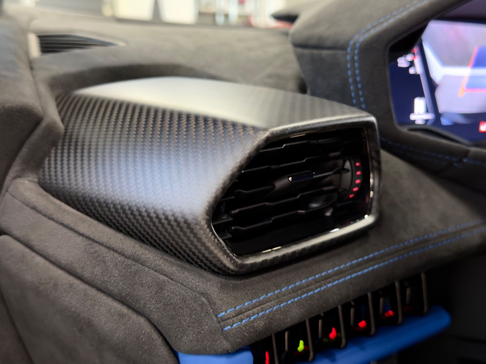 Fahrzeugabbildung Lamborghini HURACAN TECNICA CARBON EXT&INT SENSONUM FULLOPT!