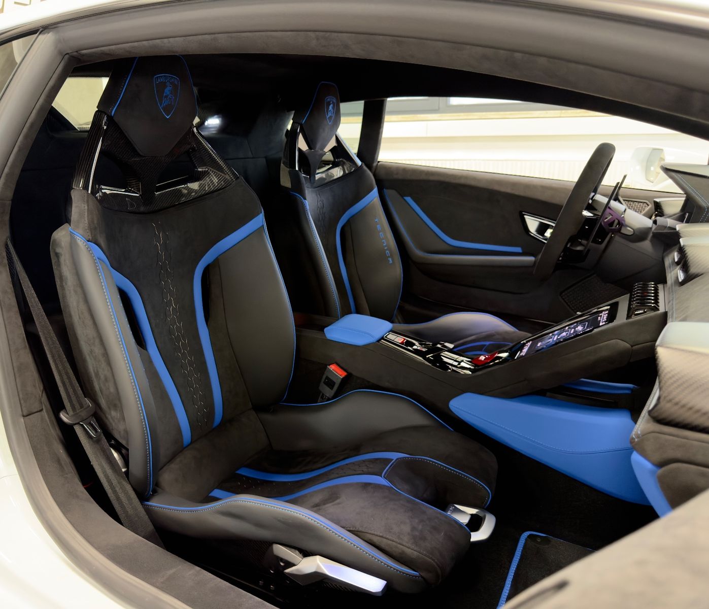 Fahrzeugabbildung Lamborghini HURACAN TECNICA CARBON EXT&INT SENSONUM FULLOPT!