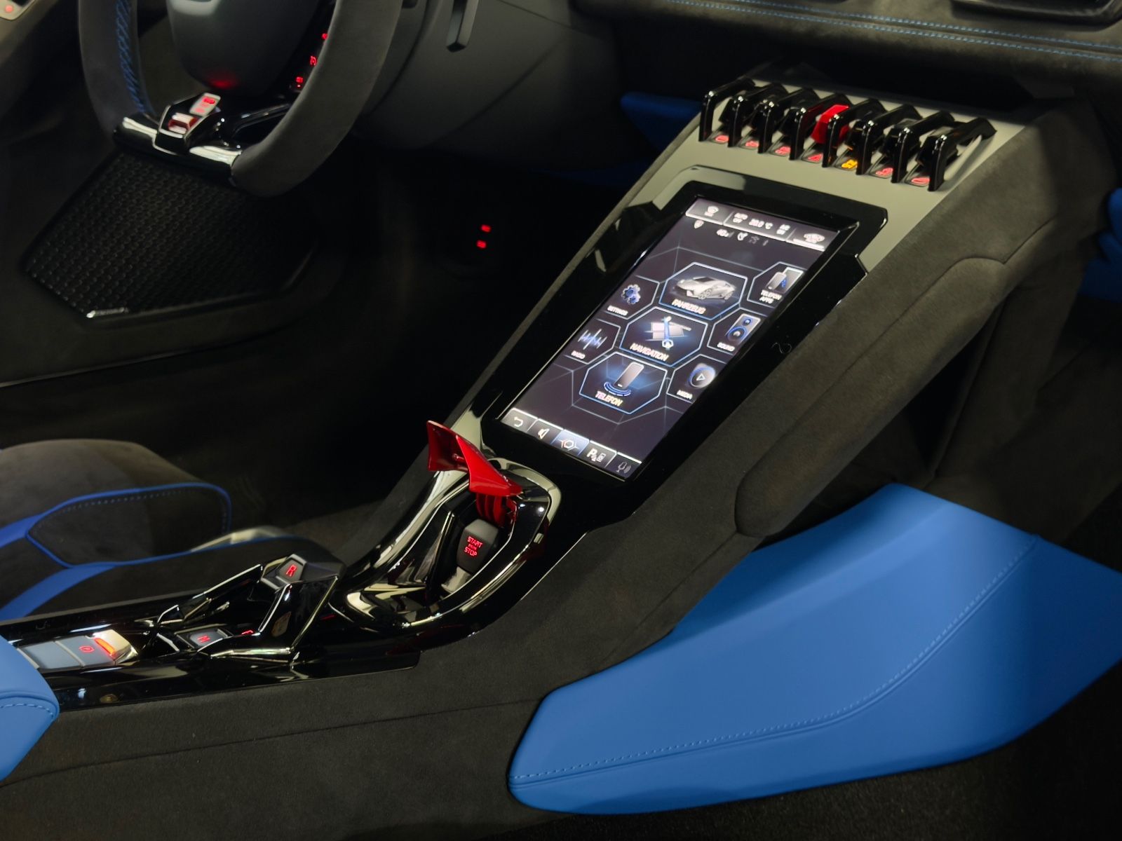 Fahrzeugabbildung Lamborghini HURACAN TECNICA CARBON EXT&INT SENSONUM FULLOPT!