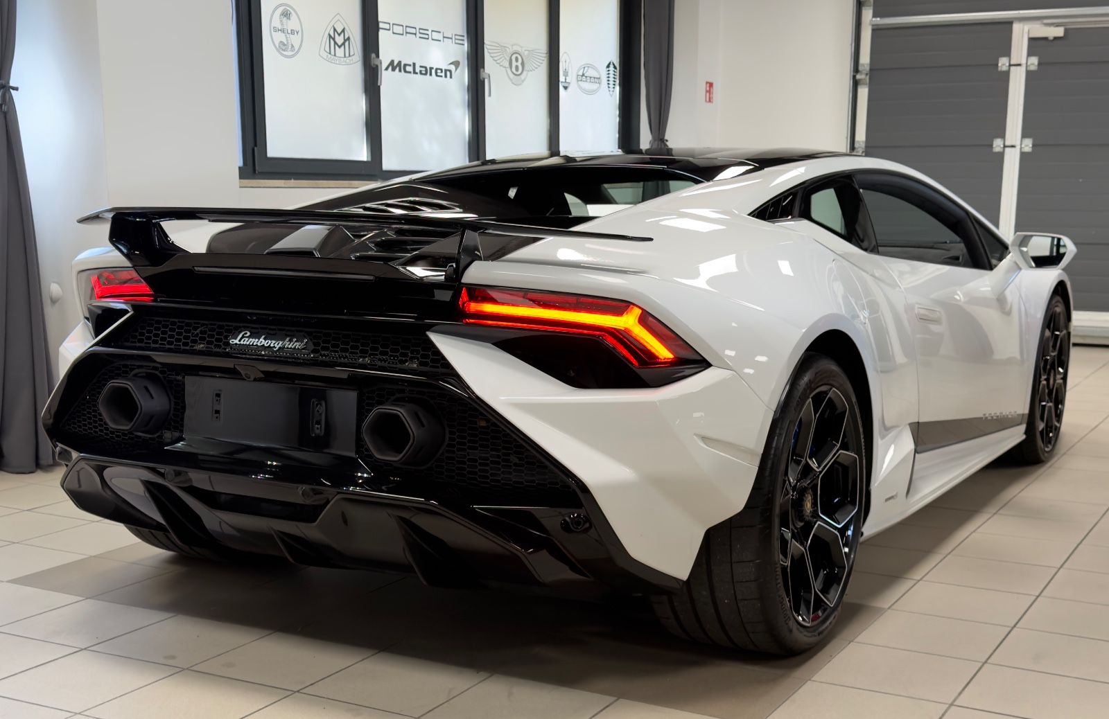 Fahrzeugabbildung Lamborghini HURACAN TECNICA CARBON EXT&INT SENSONUM FULLOPT!
