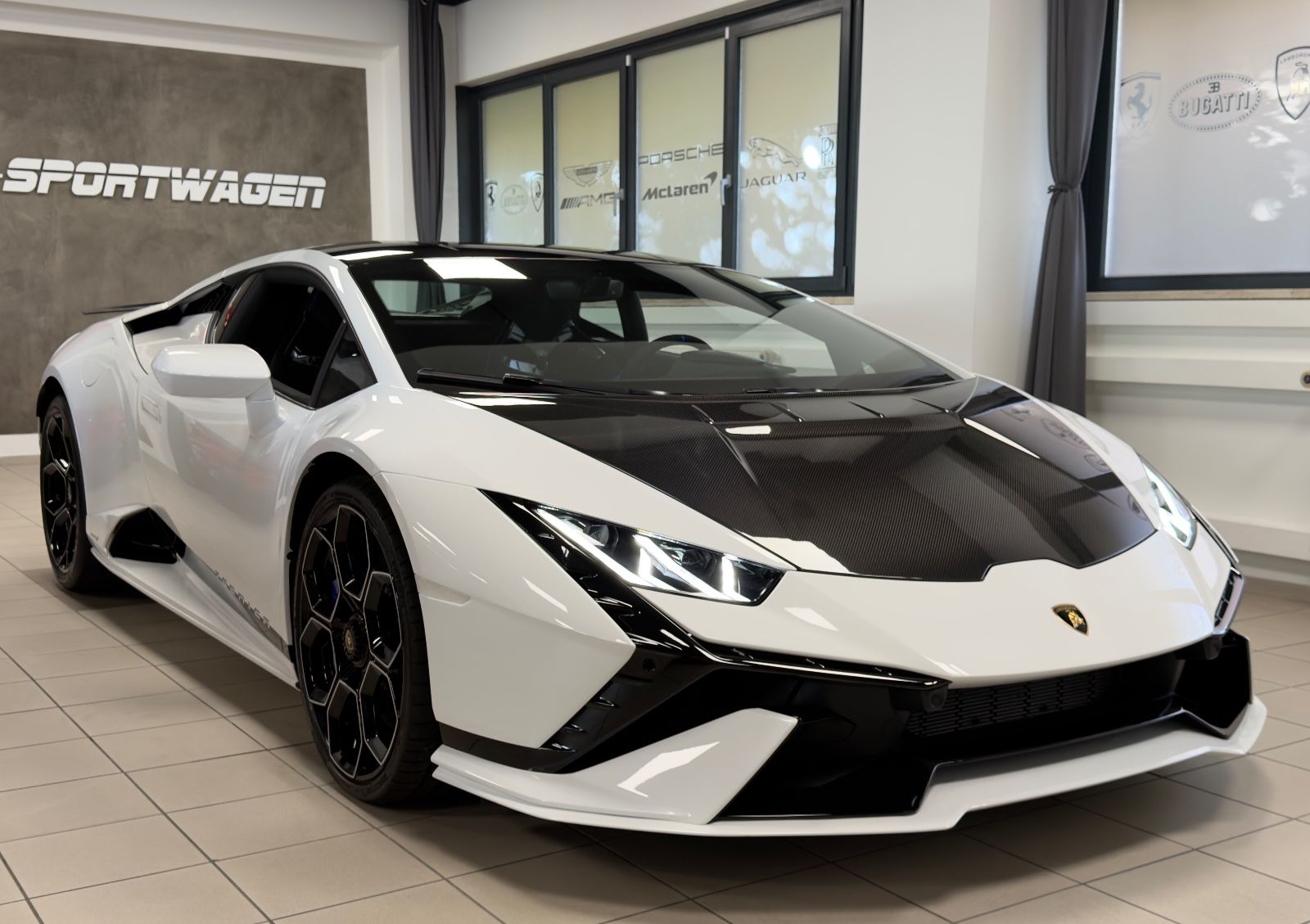 Fahrzeugabbildung Lamborghini HURACAN TECNICA CARBON EXT&INT SENSONUM FULLOPT!