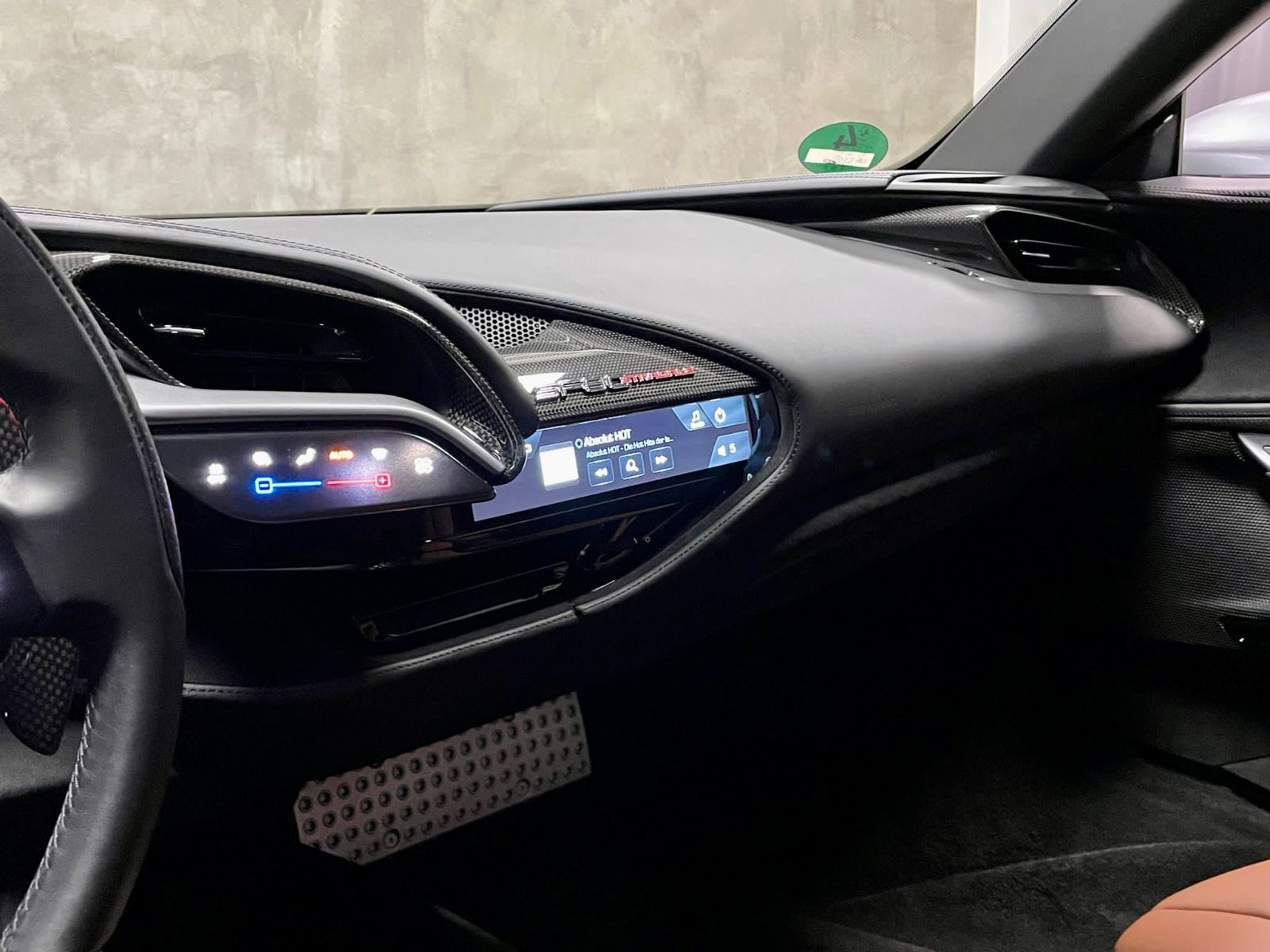 Fahrzeugabbildung Ferrari SF90 STRADALE NOVITEC RACINGSEAT CARBONPACK FULL