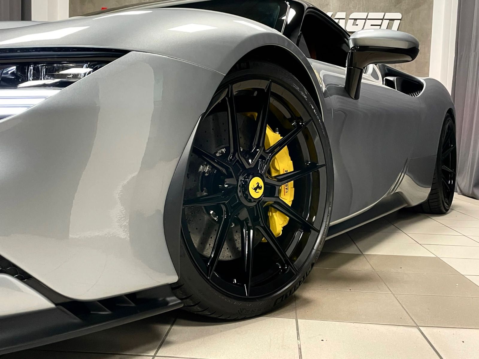 Fahrzeugabbildung Ferrari SF90 STRADALE NOVITEC RACINGSEAT CARBONPACK FULL