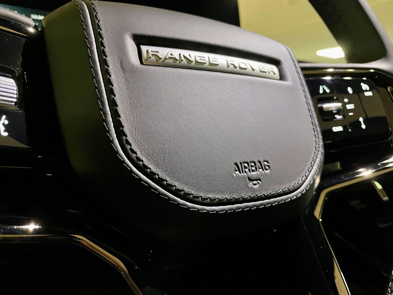 Fahrzeugabbildung Land Rover RR SPORT D300 DYNAMIC SE BLACKPACK PANO PROD22!