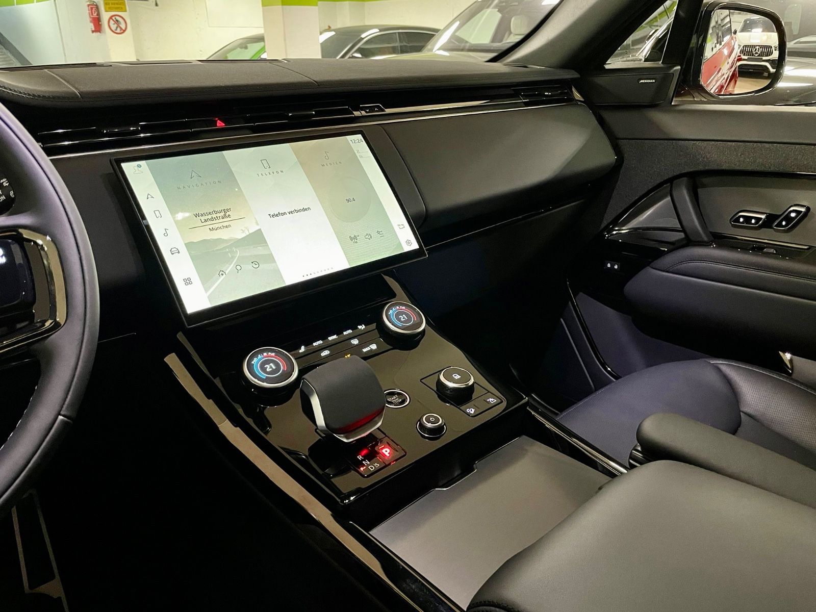 Fahrzeugabbildung Land Rover RR SPORT D300 DYNAMIC SE BLACKPACK PANO PROD22!