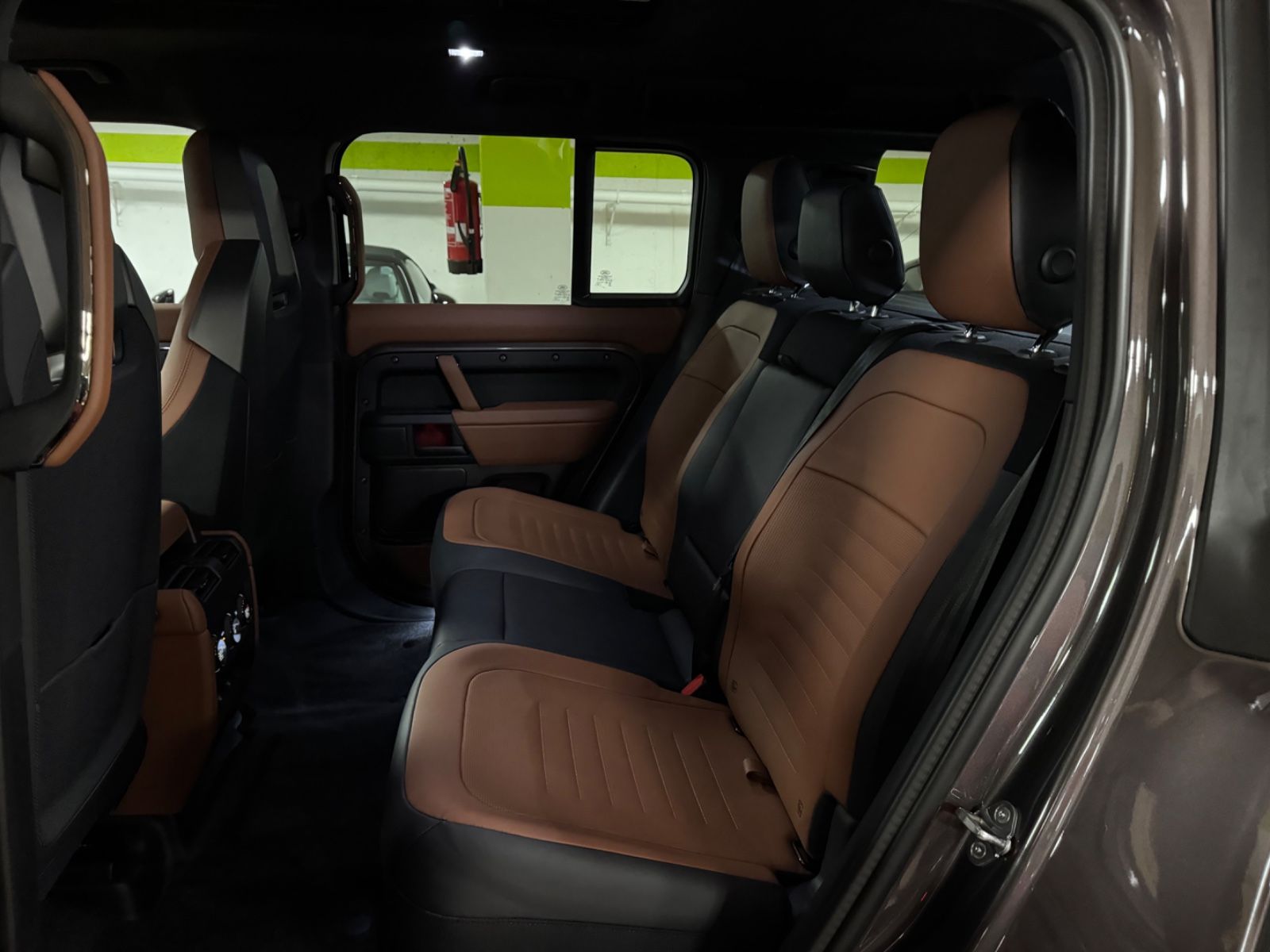 Fahrzeugabbildung Land Rover DEFENDER 4.4 P635 110 OCTA GREY&BRAUN PR025 FULL