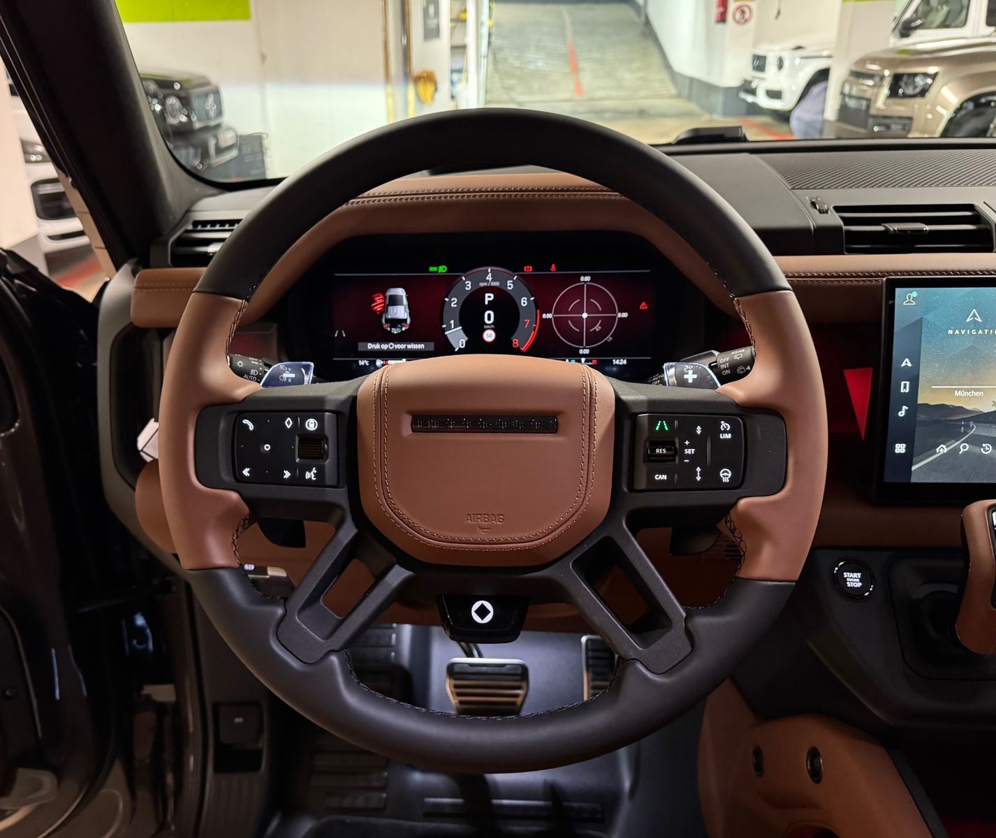 Fahrzeugabbildung Land Rover DEFENDER 4.4 P635 110 OCTA GREY&BRAUN PR025 FULL