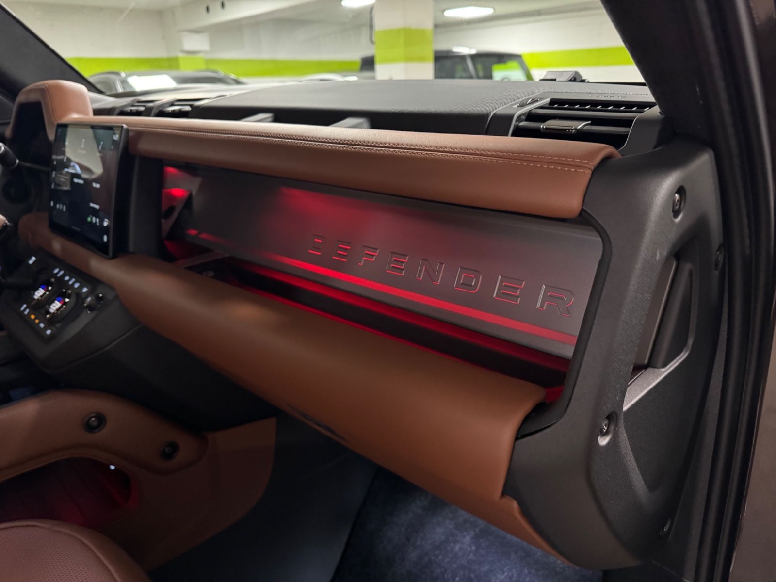 Fahrzeugabbildung Land Rover DEFENDER 4.4 P635 110 OCTA GREY&BRAUN PR025 FULL