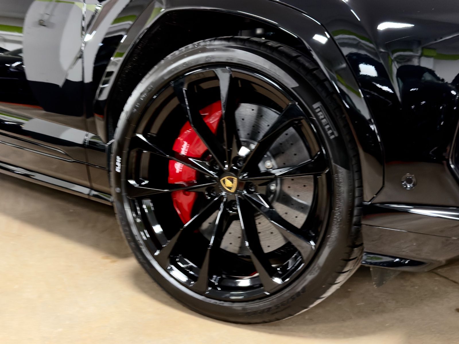 Fahrzeugabbildung Lamborghini URUS SE MASSAGE HEADUP B&O PANO STYLEPACK FULL