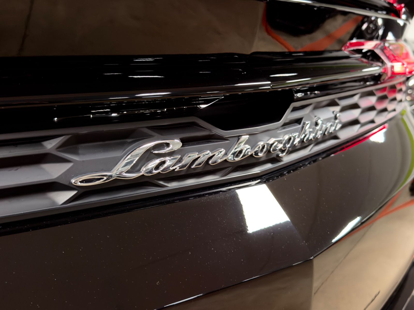 Fahrzeugabbildung Lamborghini URUS SE MASSAGE HEADUP B&O PANO STYLEPACK FULL