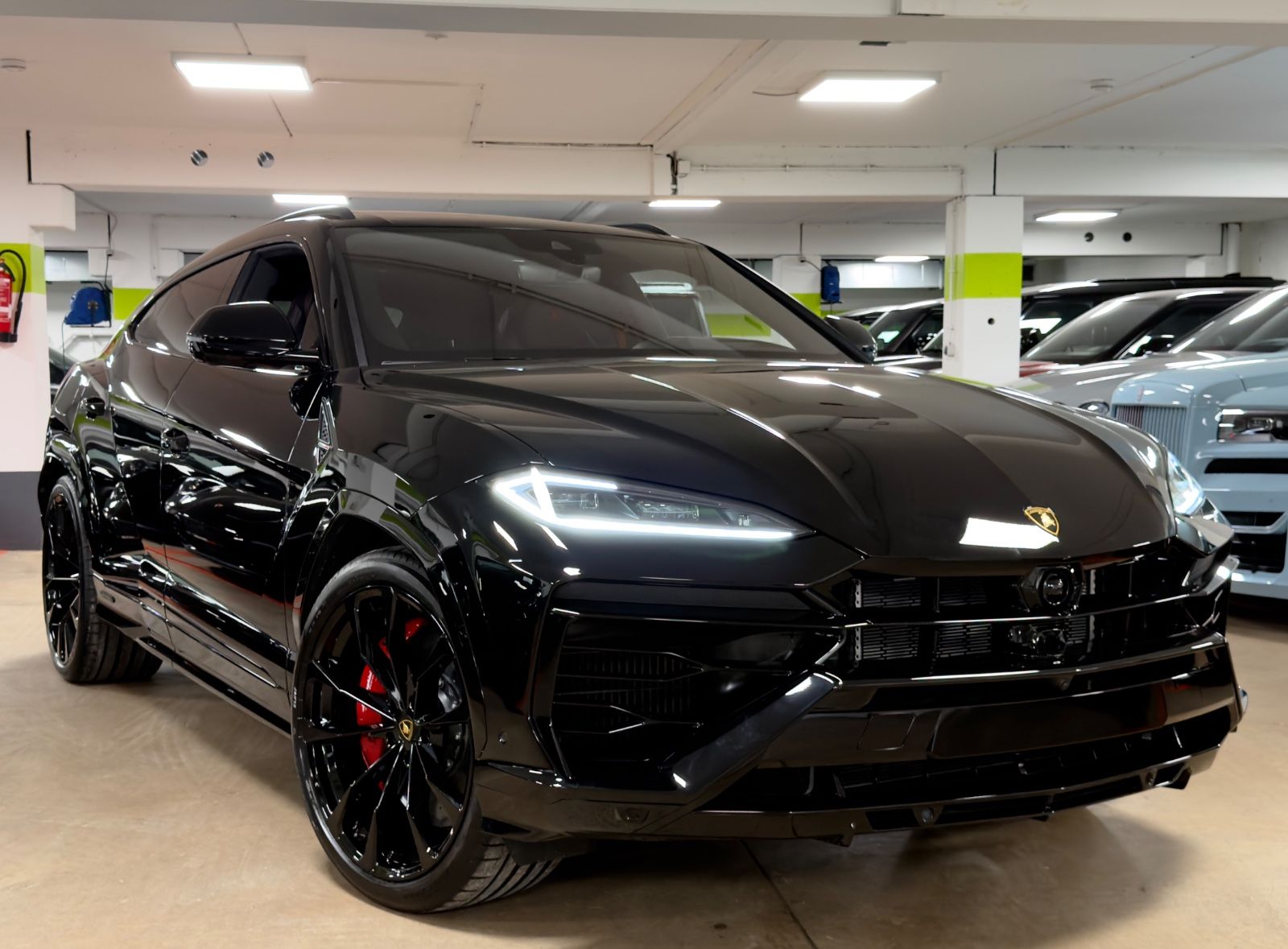 Fahrzeugabbildung Lamborghini URUS SE MASSAGE HEADUP B&O PANO STYLEPACK FULL