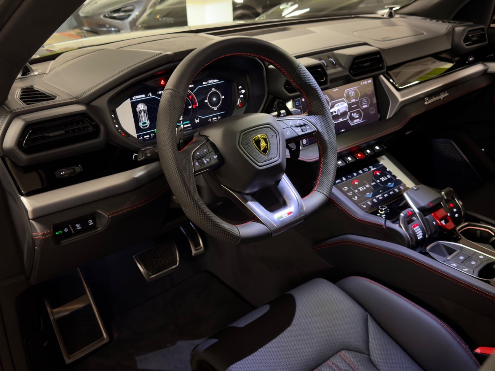 Fahrzeugabbildung Lamborghini URUS SE MASSAGE HEADUP B&O PANO STYLEPACK FULL