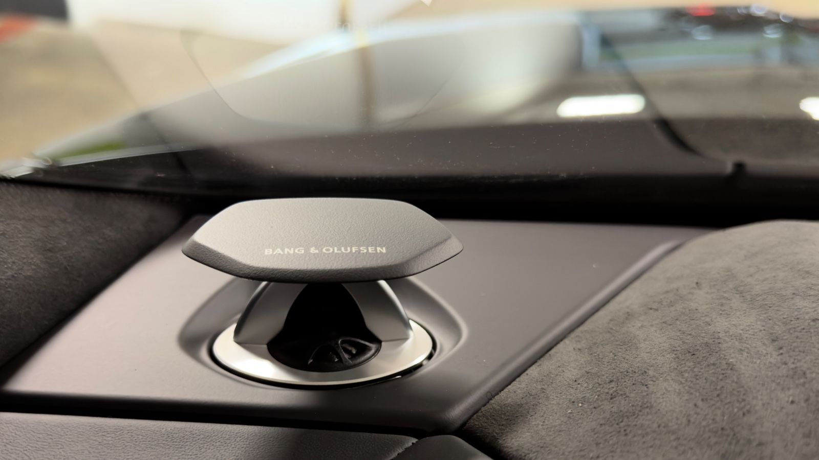 Fahrzeugabbildung Lamborghini URUS SE MASSAGE HEADUP B&O PANO STYLEPACK FULL