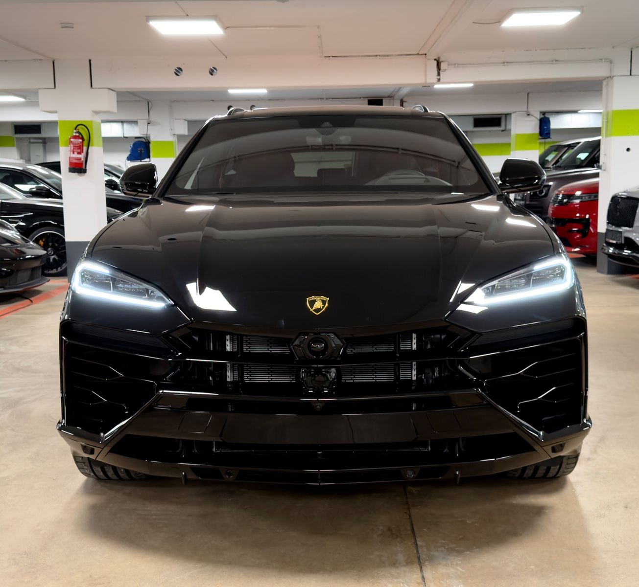 Fahrzeugabbildung Lamborghini URUS SE MASSAGE HEADUP B&O PANO STYLEPACK FULL