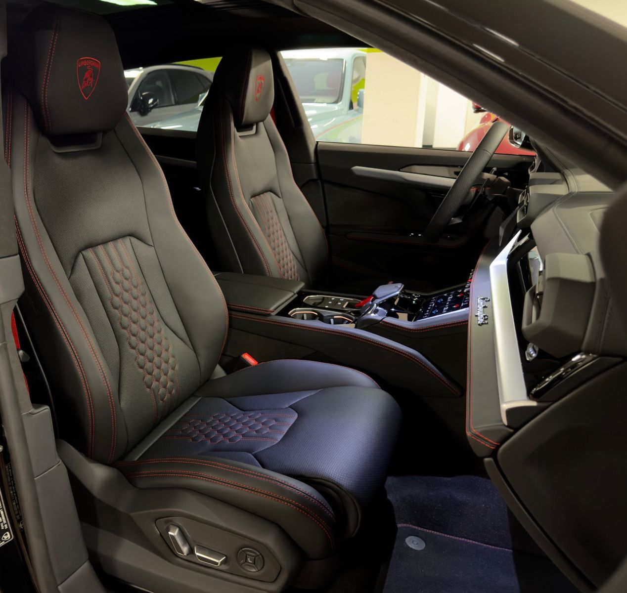Fahrzeugabbildung Lamborghini URUS SE MASSAGE HEADUP B&O PANO STYLEPACK FULL