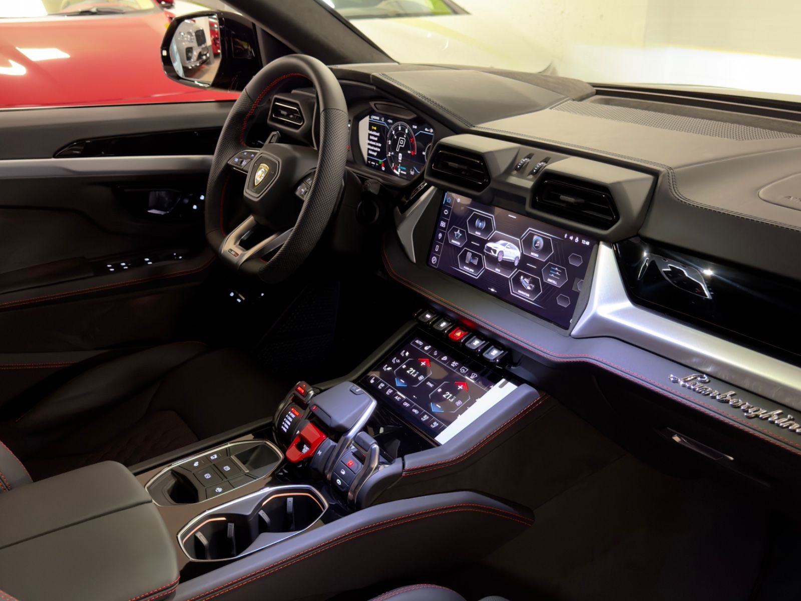 Fahrzeugabbildung Lamborghini URUS SE MASSAGE HEADUP B&O PANO STYLEPACK FULL