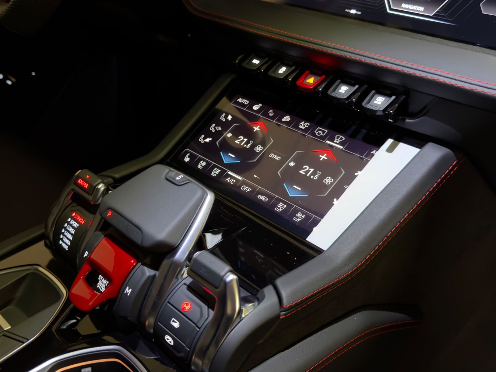 Fahrzeugabbildung Lamborghini URUS SE MASSAGE HEADUP B&O PANO STYLEPACK FULL