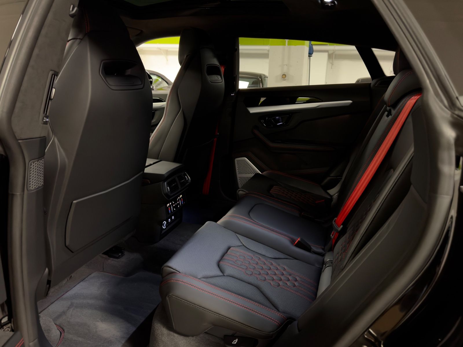 Fahrzeugabbildung Lamborghini URUS SE MASSAGE HEADUP B&O PANO STYLEPACK FULL