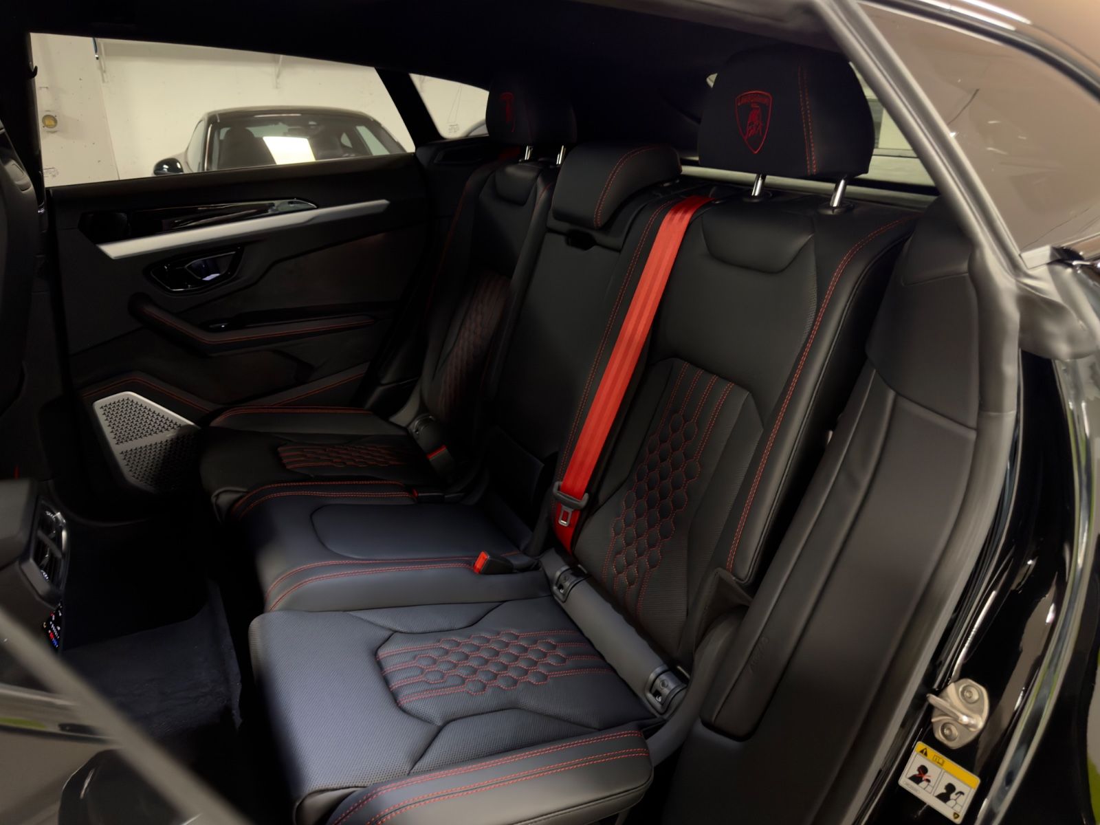 Fahrzeugabbildung Lamborghini URUS SE MASSAGE HEADUP B&O PANO STYLEPACK FULL