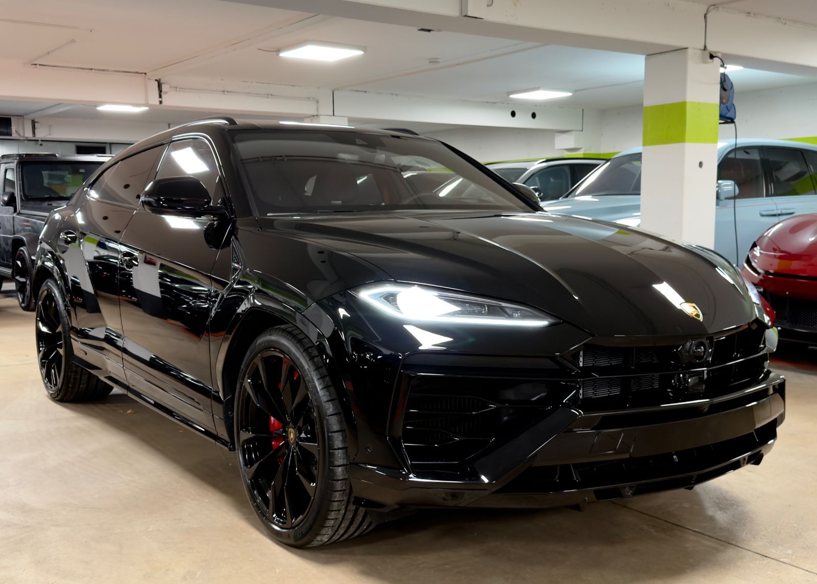 Fahrzeugabbildung Lamborghini URUS SE MASSAGE HEADUP B&O PANO STYLEPACK FULL