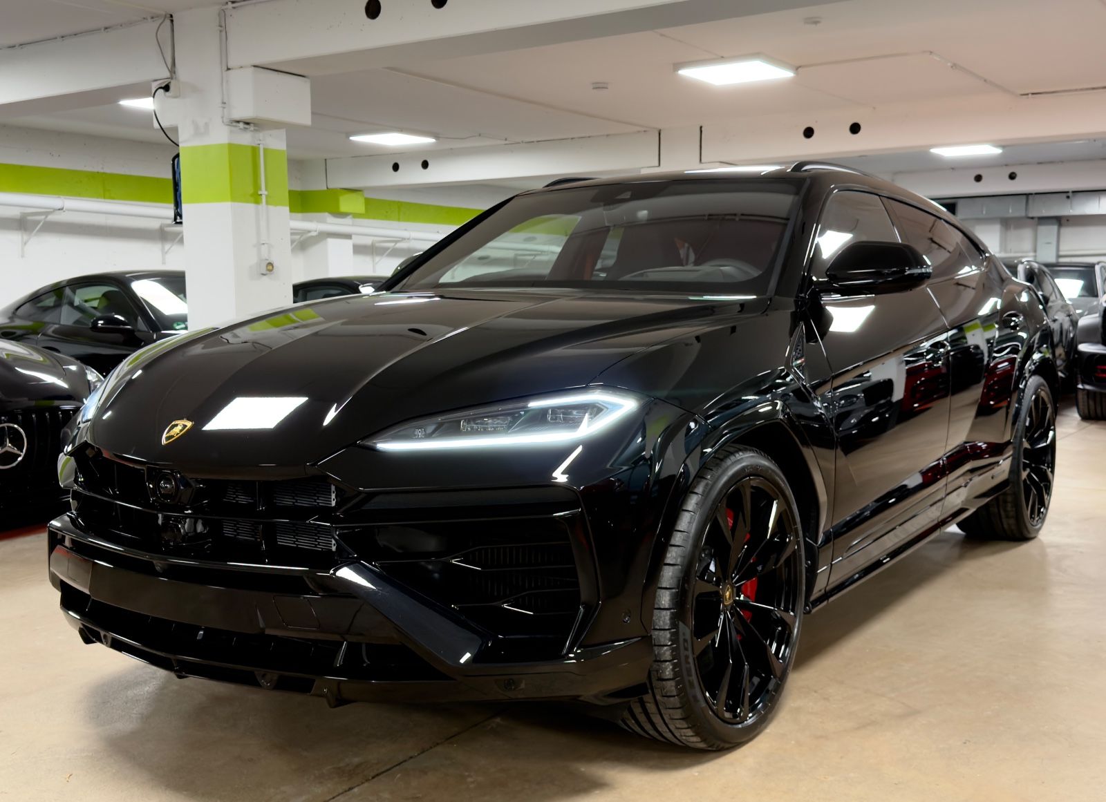Fahrzeugabbildung Lamborghini URUS SE MASSAGE HEADUP B&O PANO STYLEPACK FULL