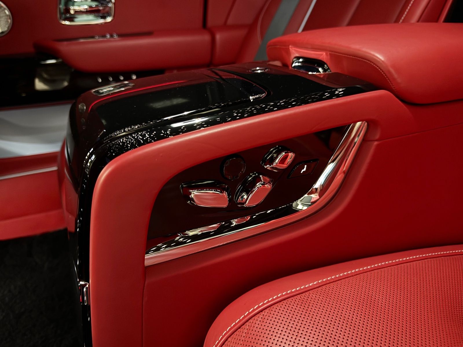 Fahrzeugabbildung Rolls-Royce CULLINAN NOVITEC OVERDOSE BESPOKE EXECUTIV FULL!