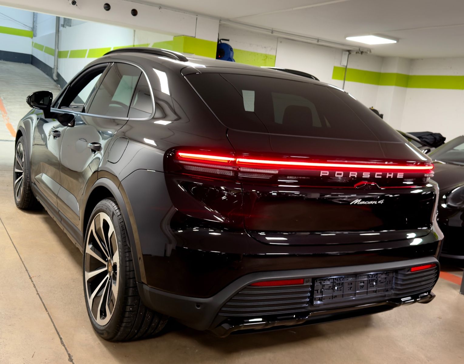Porsche MACAN 4 DESIGNPACK 22ZOLL TRÜFFEL INT PANO FULL!