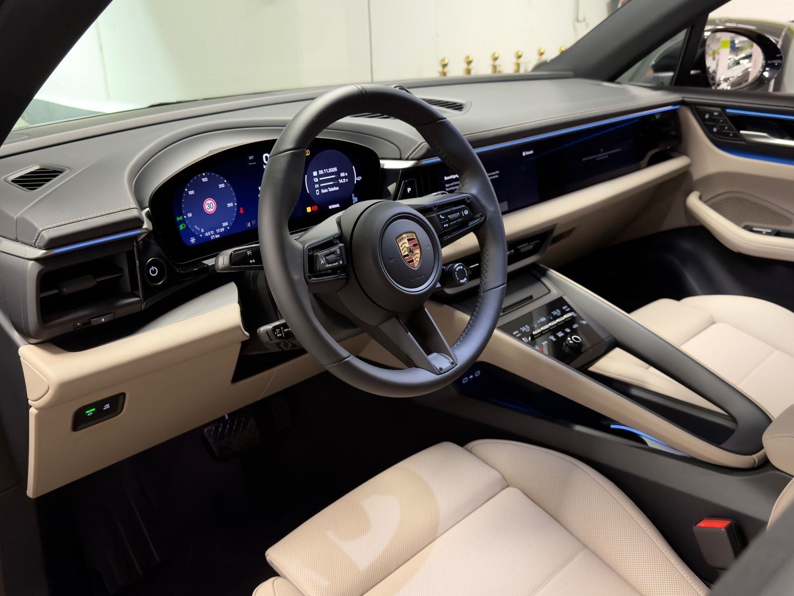 Fahrzeugabbildung Porsche MACAN 4 DESIGNPACK 22ZOLL TRÜFFEL INT PANO FULL!