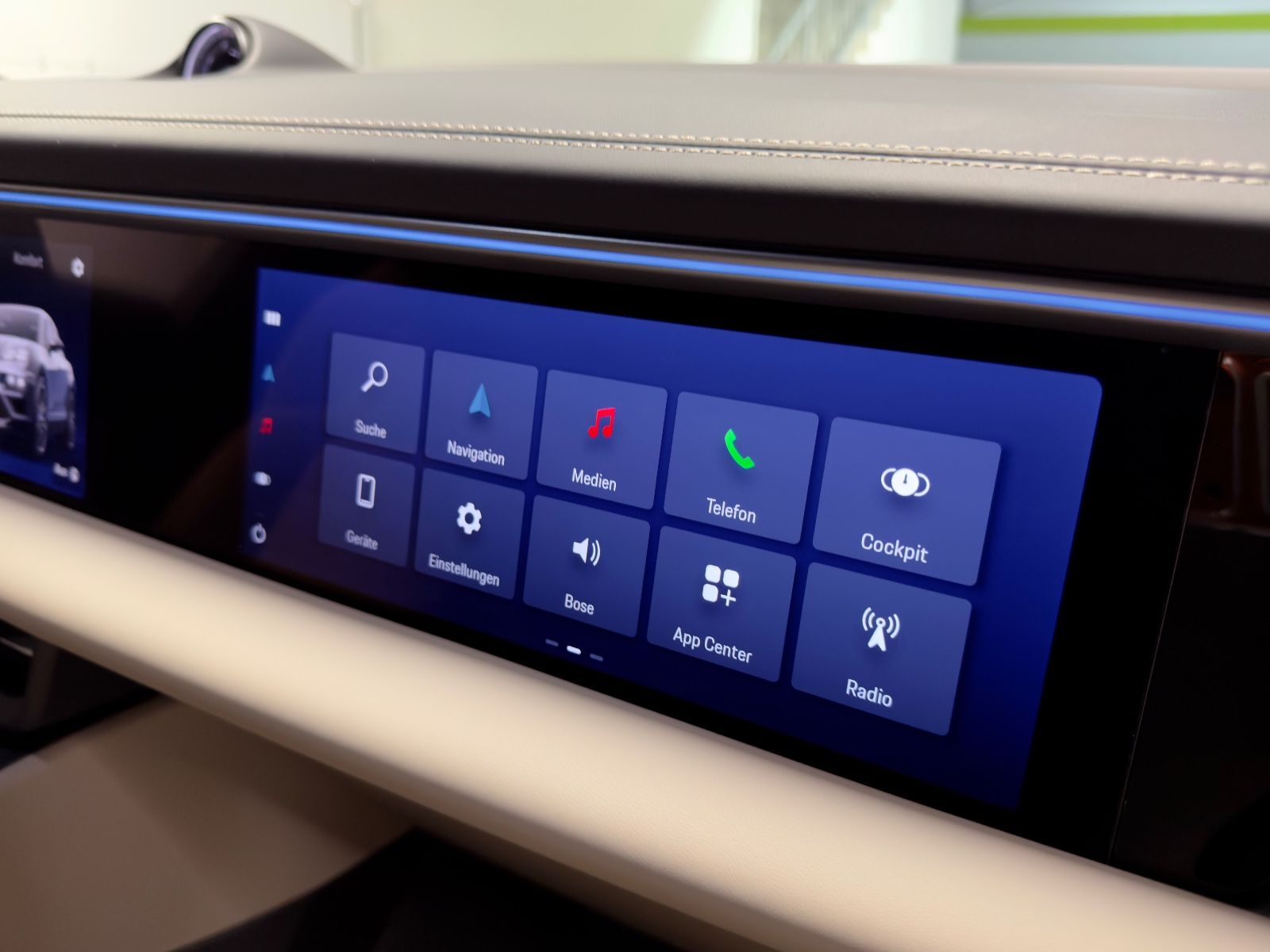 Fahrzeugabbildung Porsche MACAN 4 DESIGNPACK 22ZOLL TRÜFFEL INT PANO FULL!